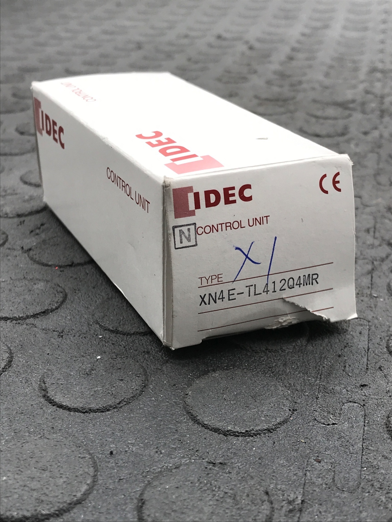 IDEC XN4E‑TL412Q4MR Emergency Stop Pushbutton NEW 4