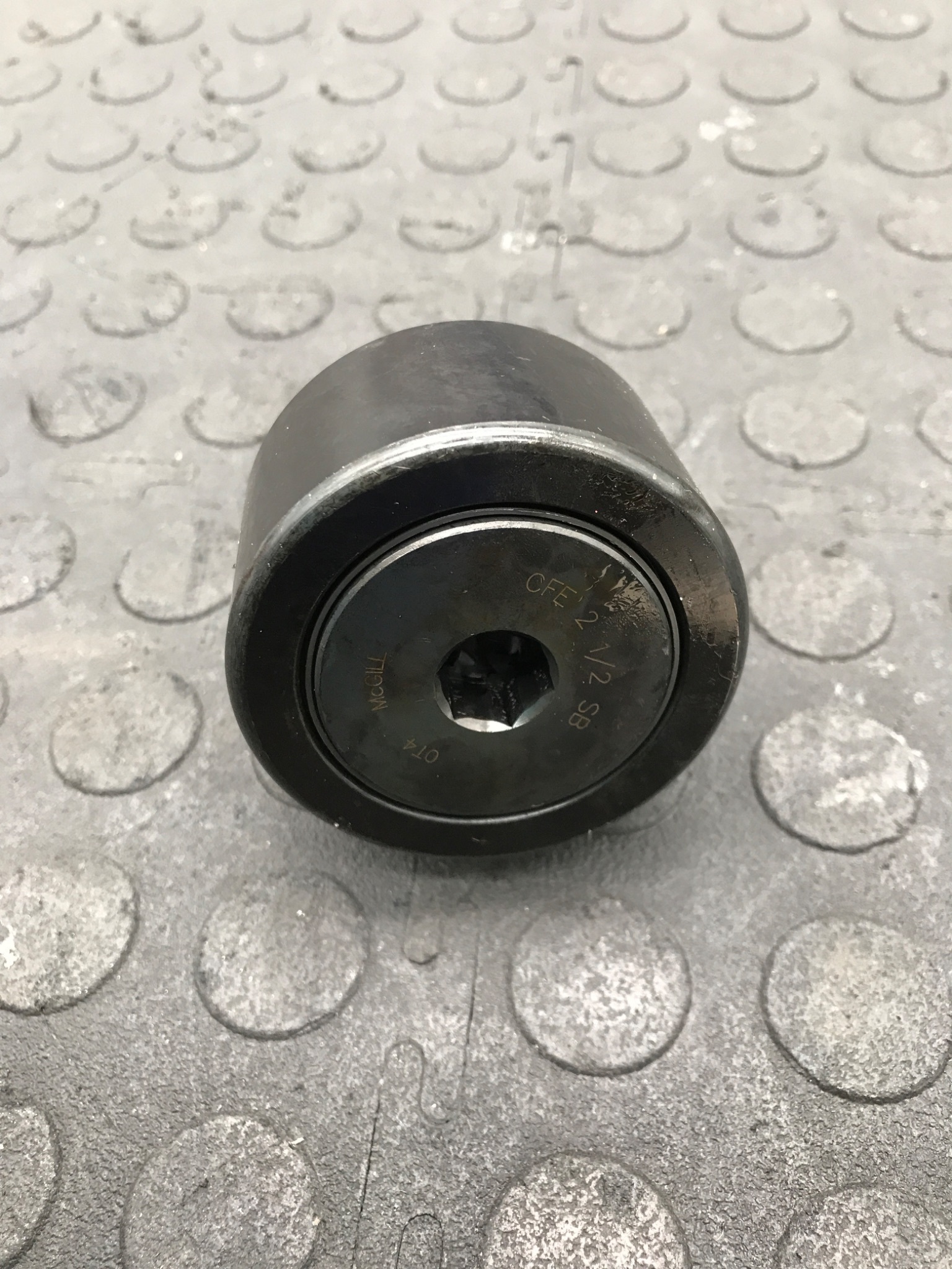 McGill CFE 2‑1/2 SB Stud Type Cam Follower NEW 3