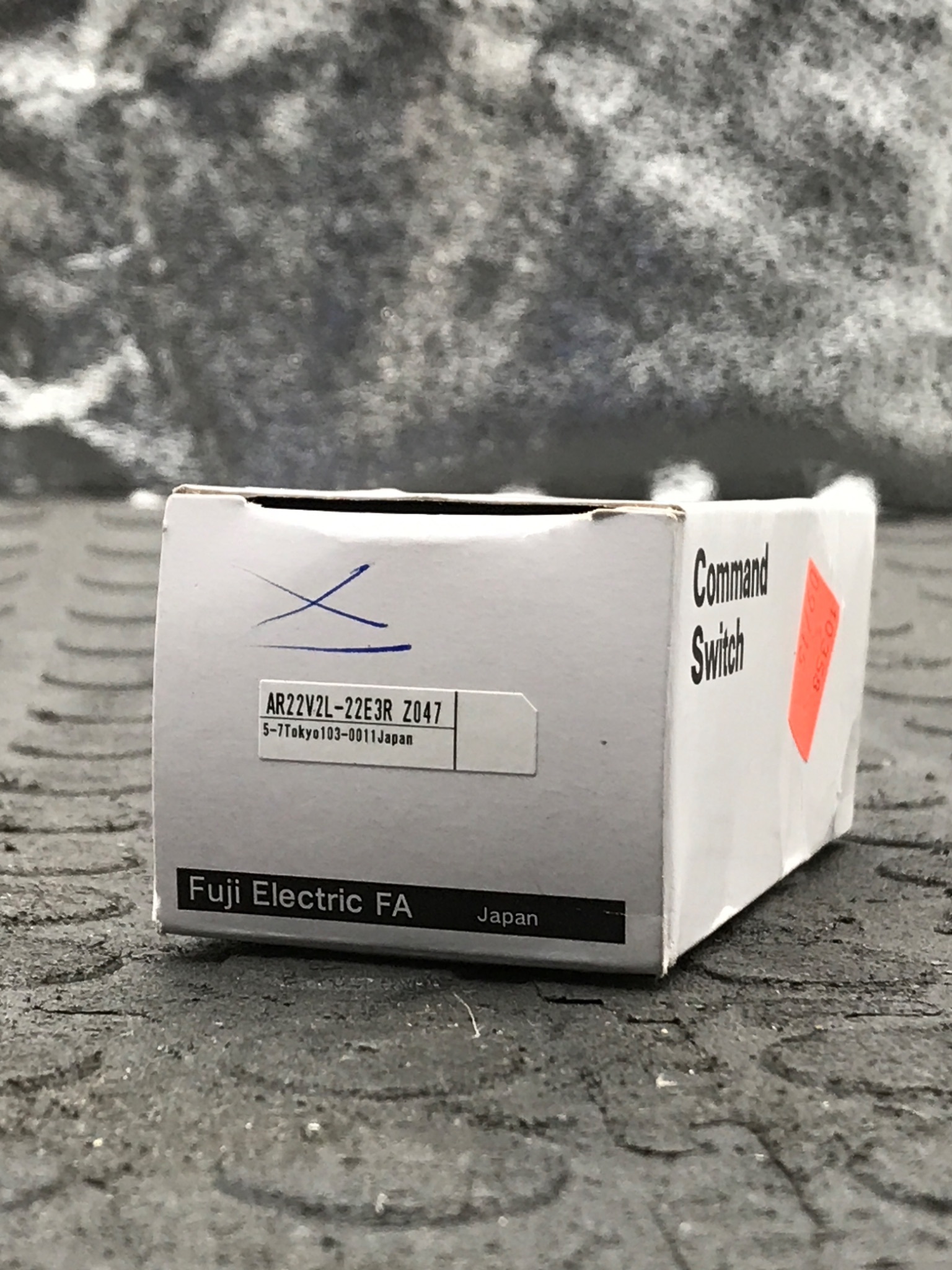 FUJI ELECTRIC AR22V2L‑22E3R Z047 Emergency Stop Switch NEW 4