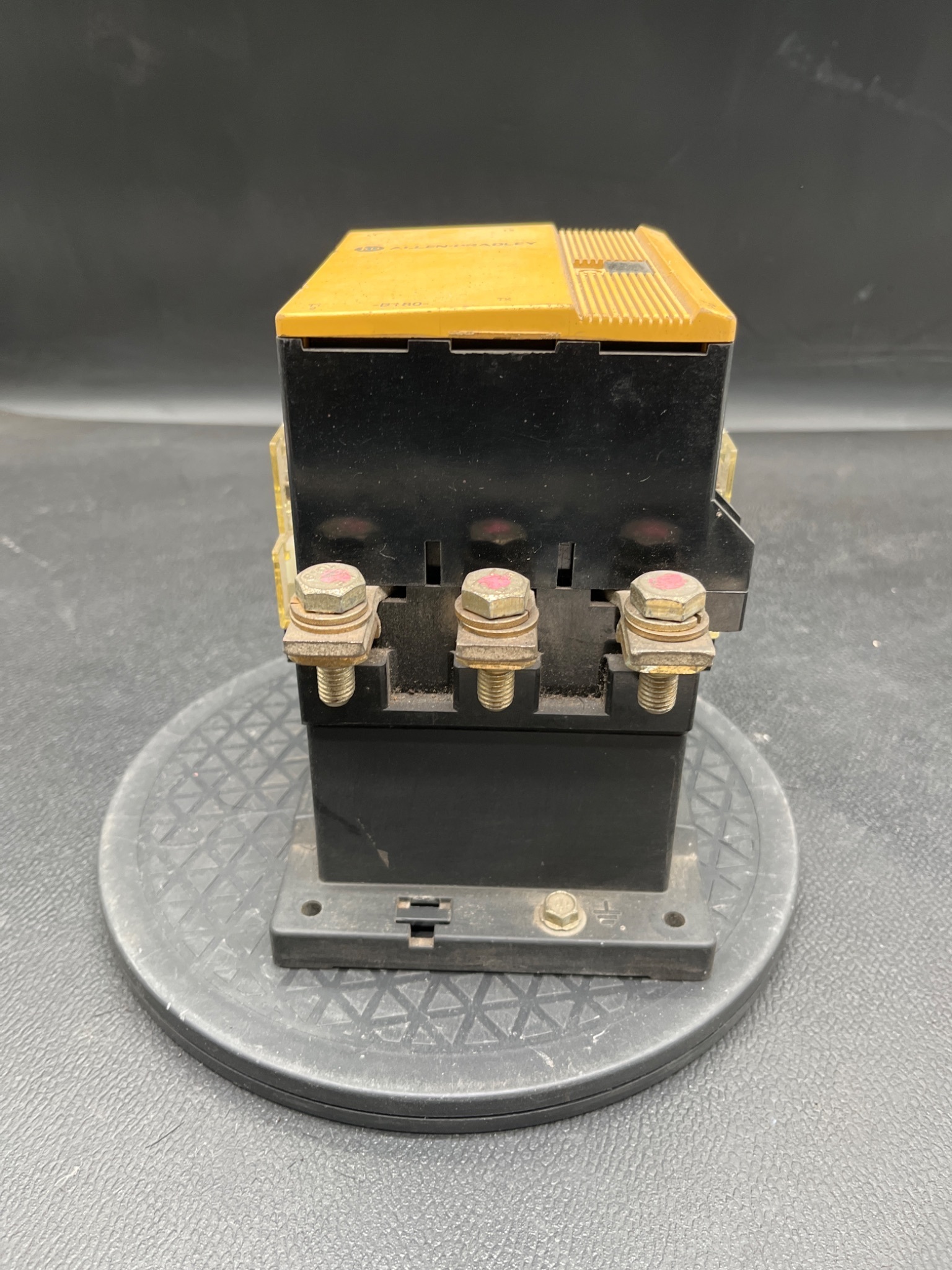 ALLEN‑BRADLEY 100‑B180N*3 B IEC Contactor USED 1
