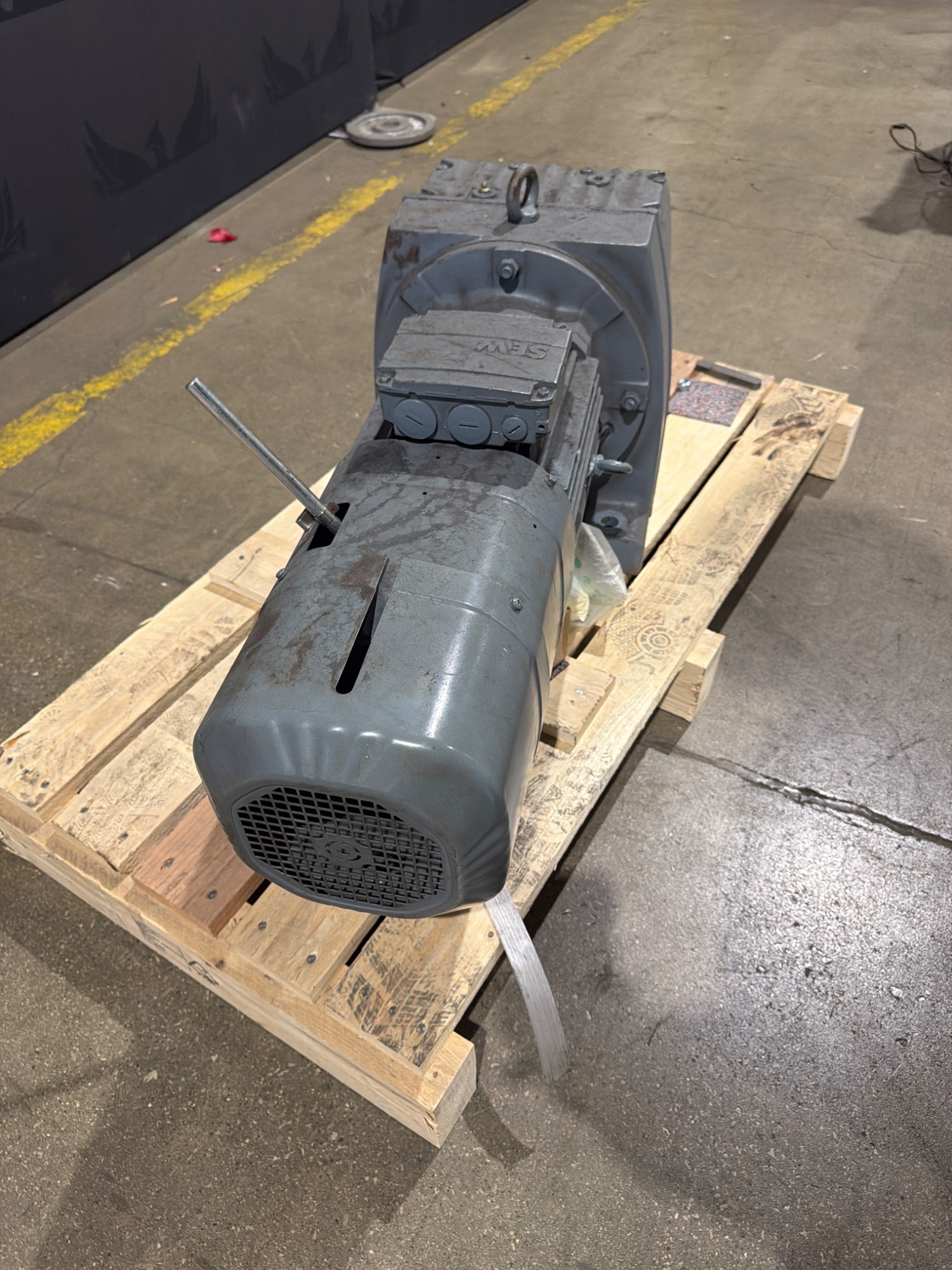 SEW‑EURODRIVE R97 DRL132S4BE11HR/TF/ES7S Gearmotor USED 1