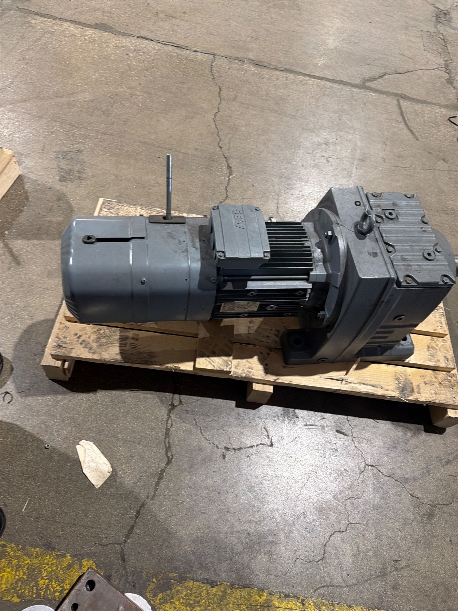 SEW‑EURODRIVE R97 DRL132S4BE11HR/TF/ES7S Helical Gearmotor USED 3