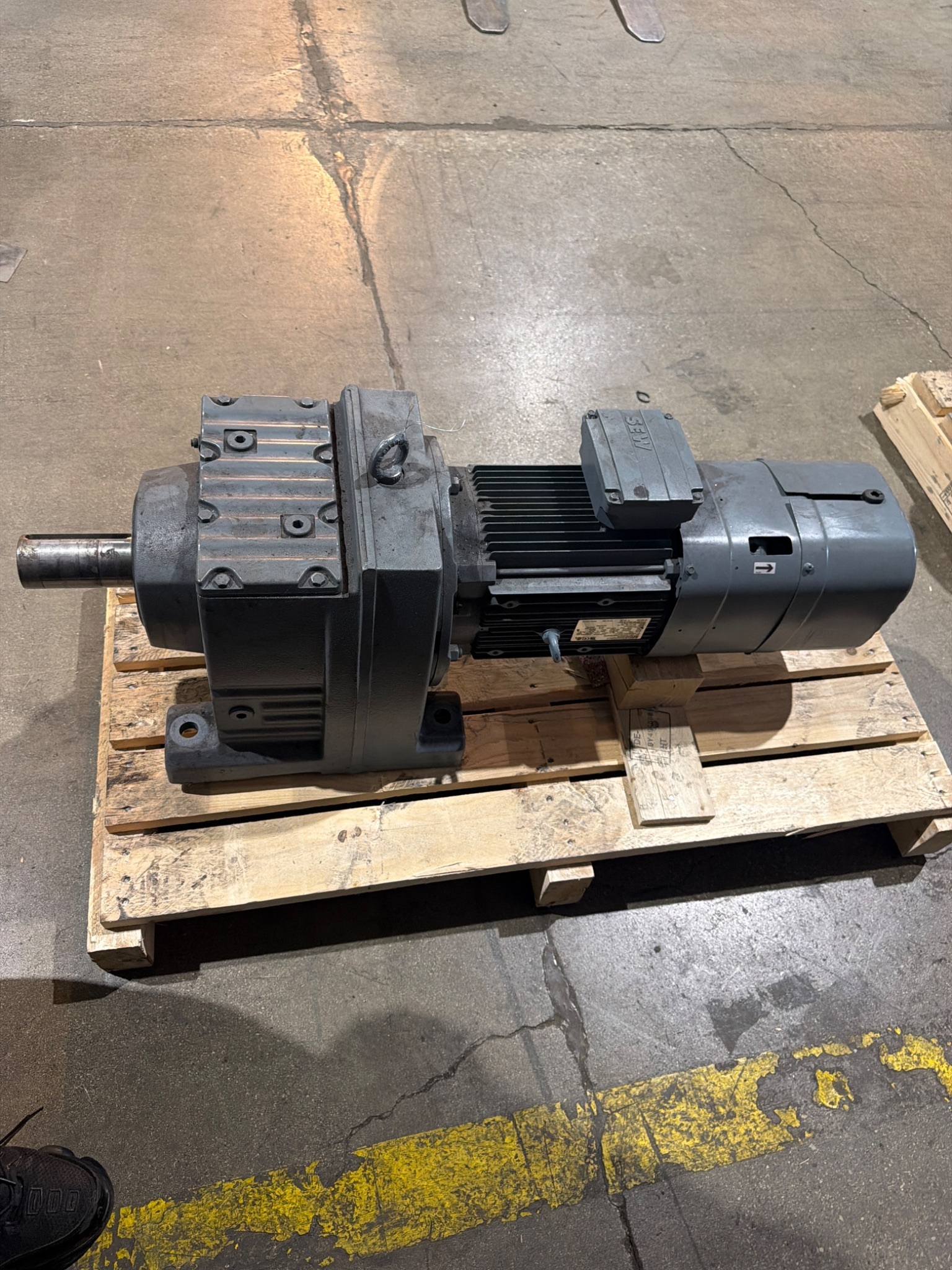 SEW‑EURODRIVE R97 DRL132S4BE11HR/TF/ES7S Helical Gearmotor USED 3