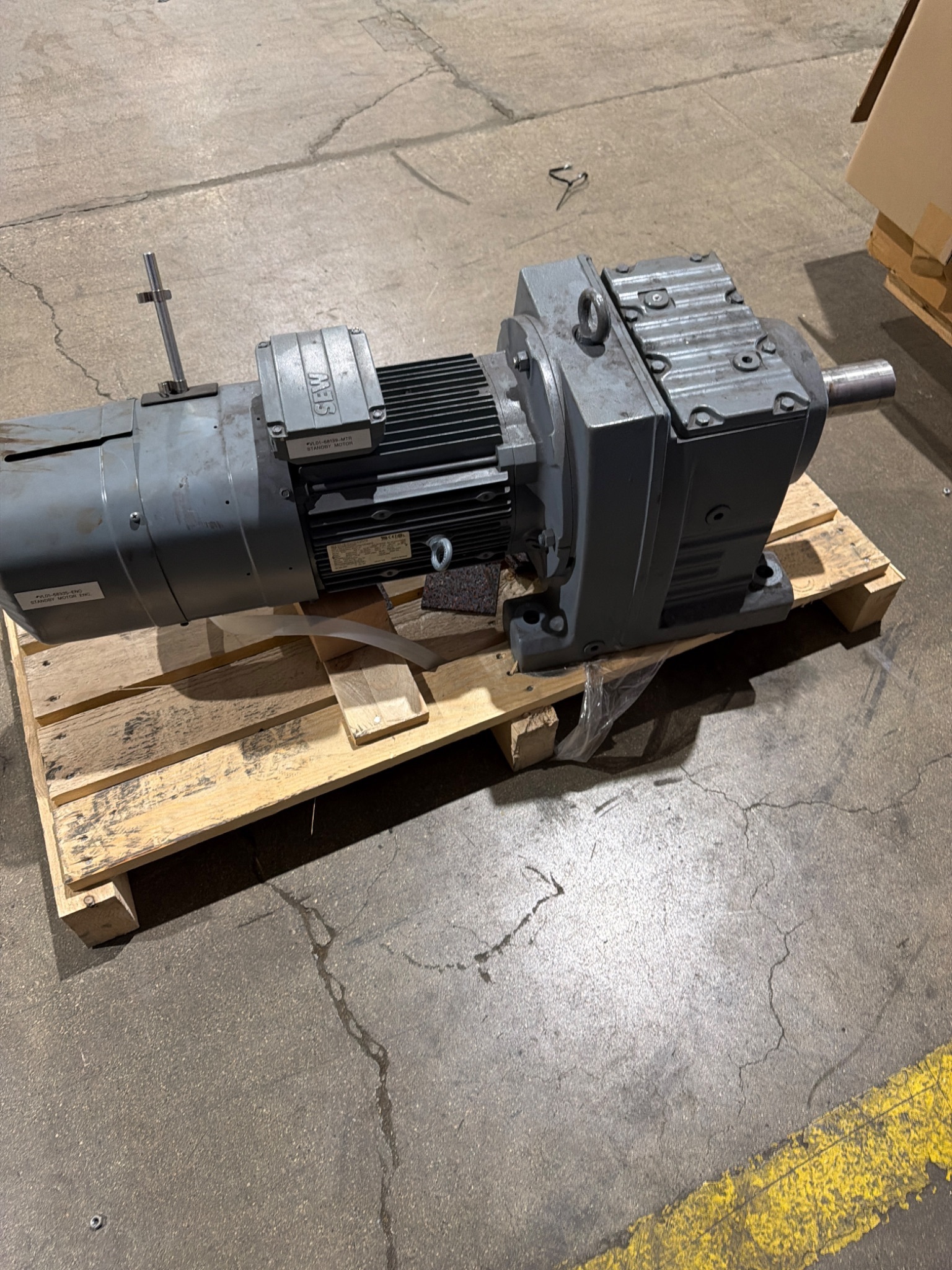 SEW‑EURODRIVE R97 DRL132S4BE11HR/TF/ES7S Helical Gearmotor USED 3