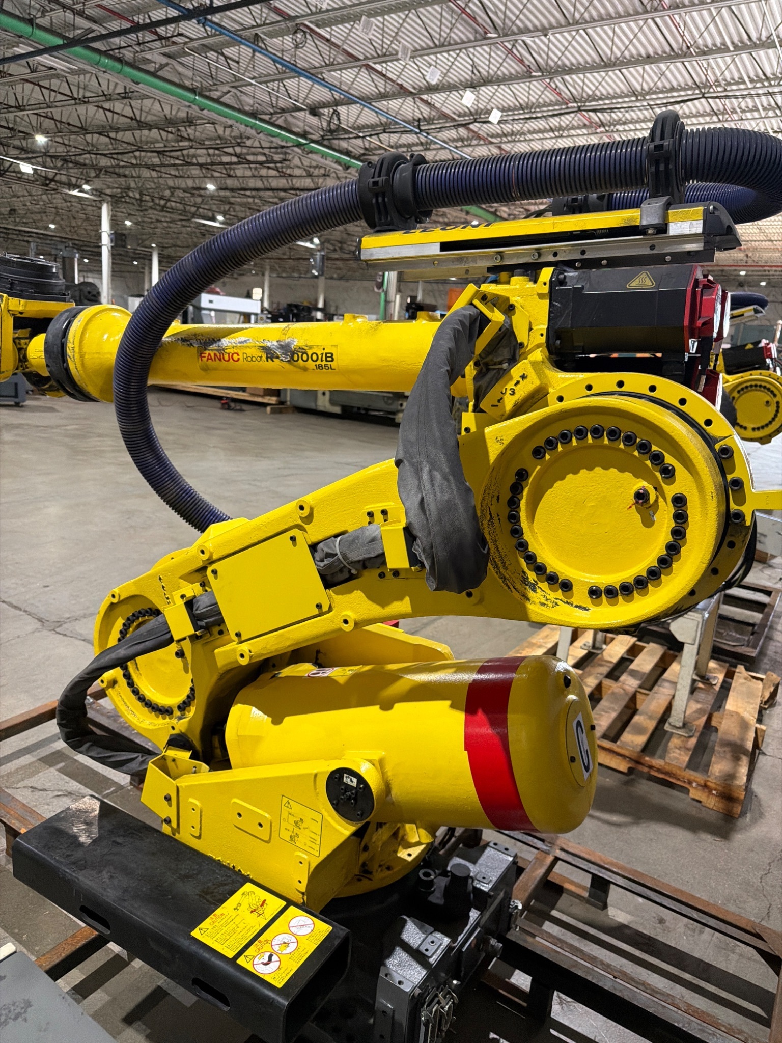 FANUC R‑2000iB/185L Complete w/ R‑30iB and Leoni Dress Pack USED 6