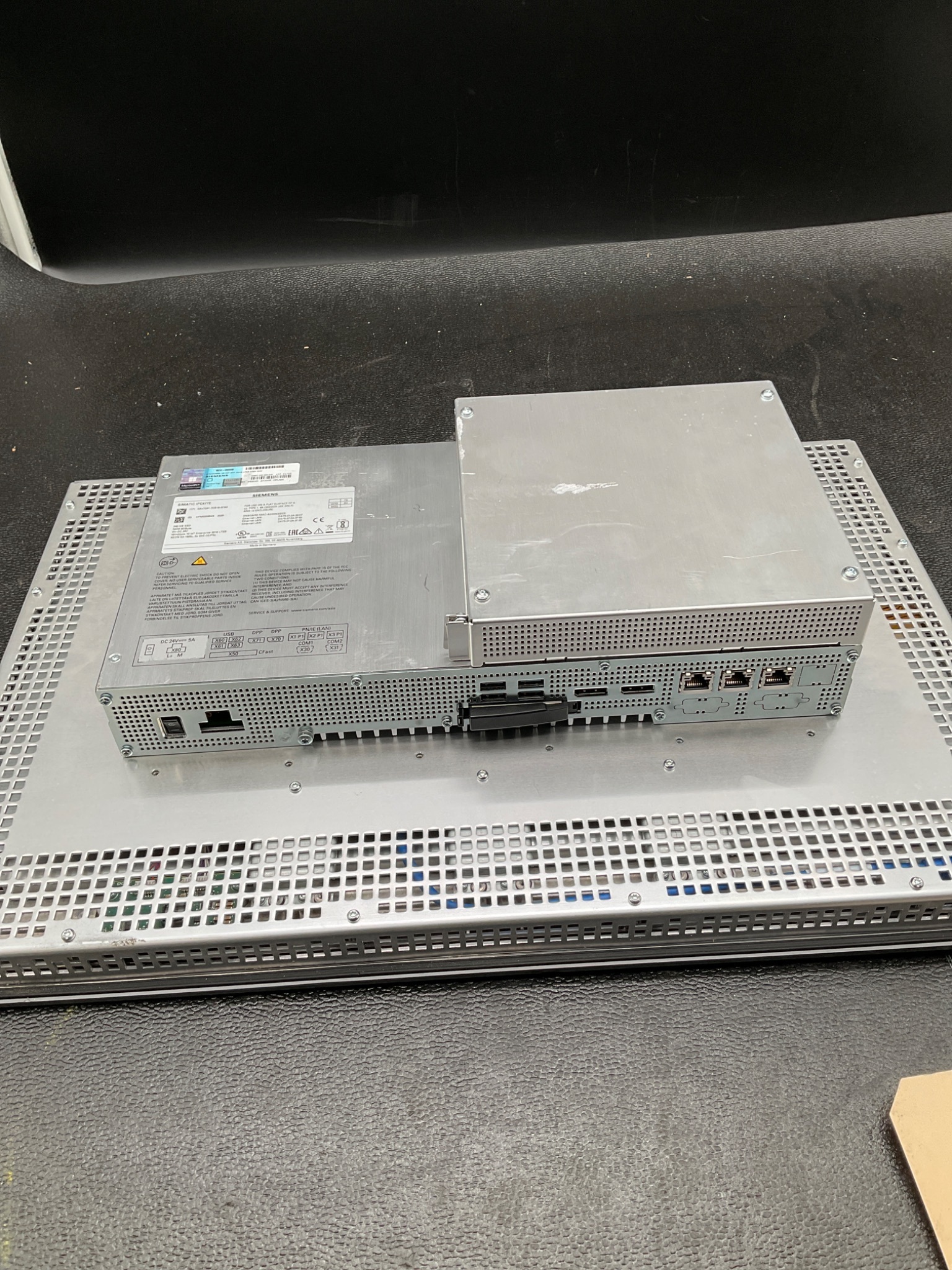 SIEMENS 6AV7241-7EB18-0FA0 SIMATIC IPC477E 22" Touch Panel USED 2