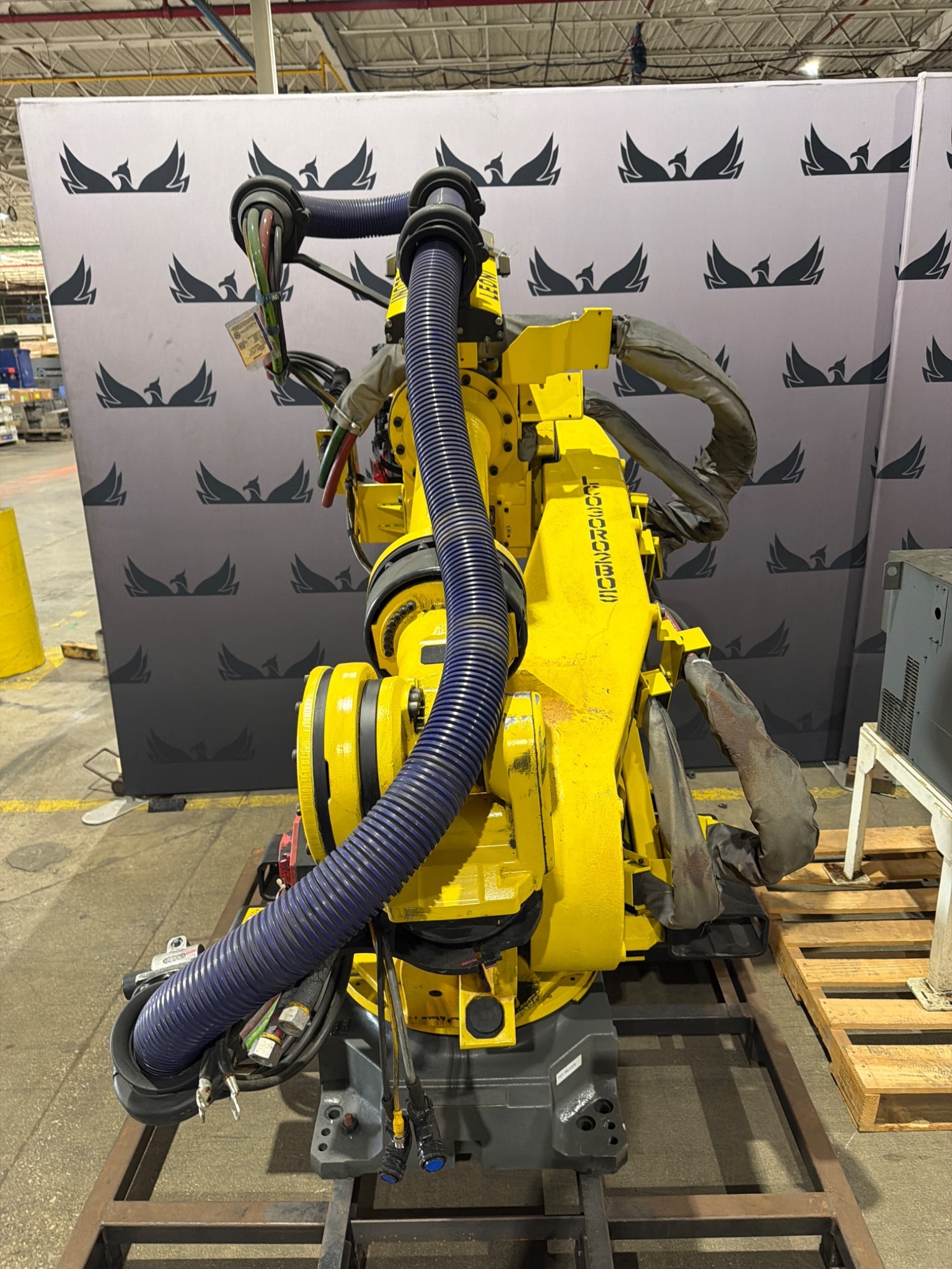 FANUC R‑2000iB/210F Complete with R‑30iB Controller and Leoni Dress Pack USED 1