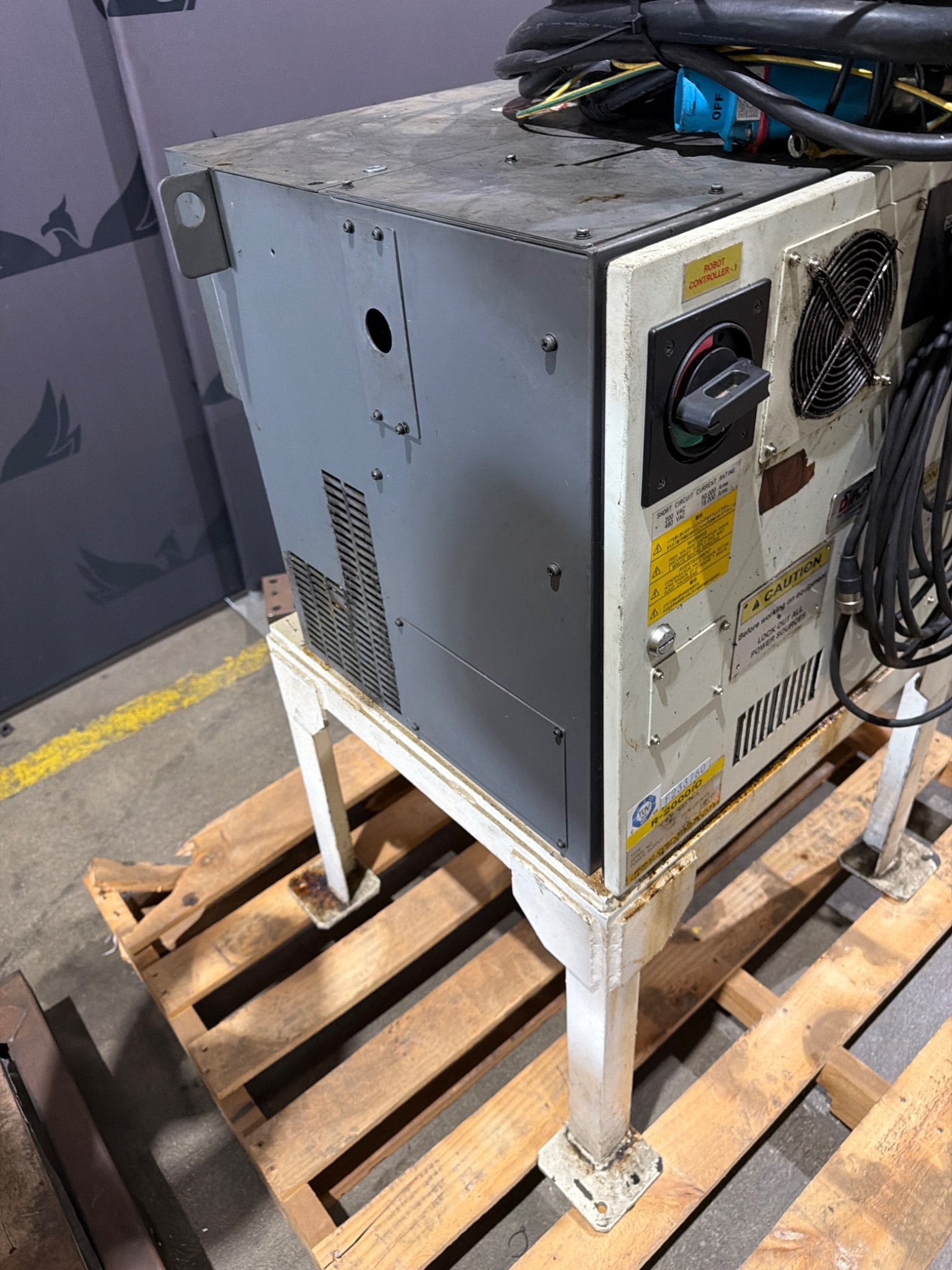 FANUC R‑2000iB/210F Complete with R‑30iB Controller and Leoni Dress Pack USED 13