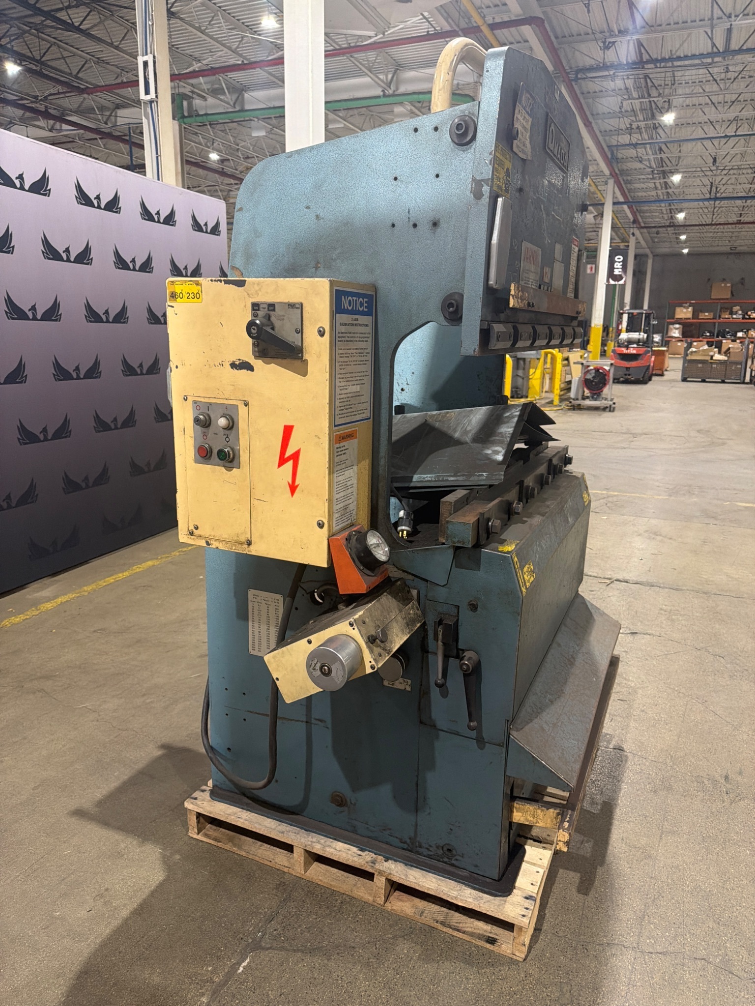 AMADA RG‑35S CNC Press Brake 35 Ton USED 4