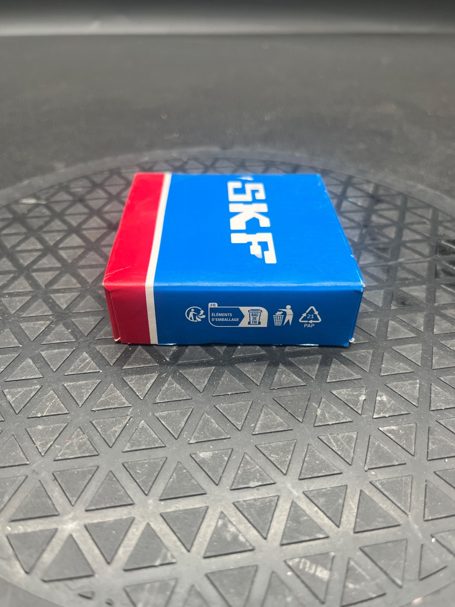 SKF 6207 Deep Groove Ball Bearing NEW 2