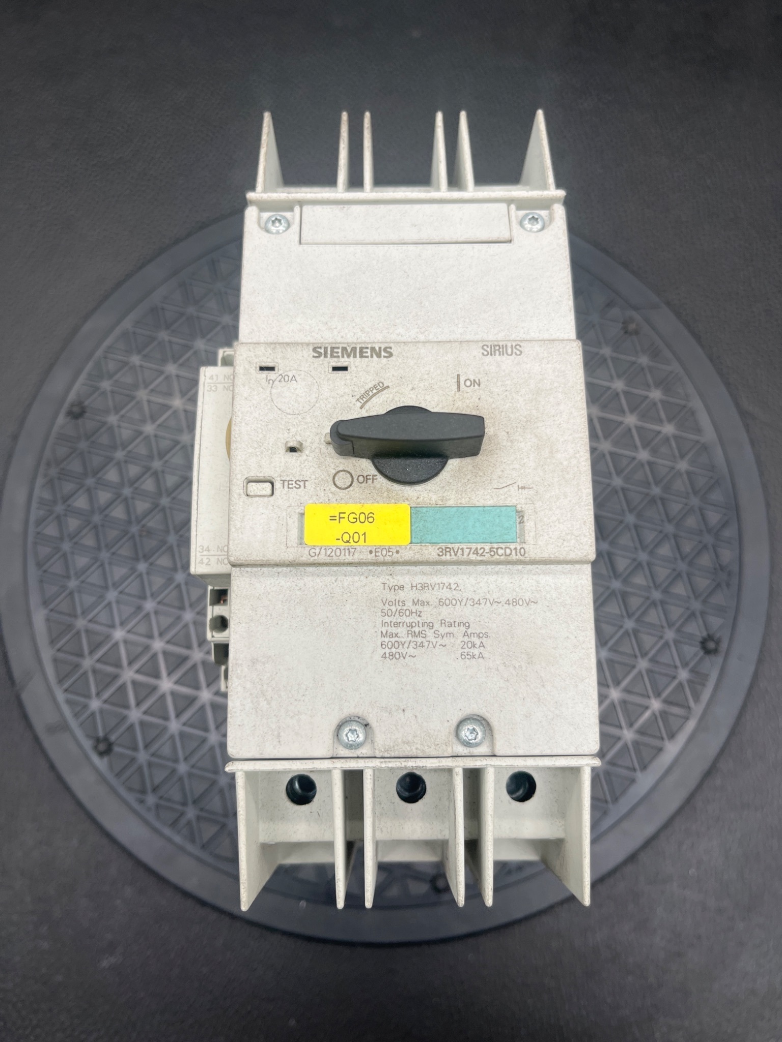SIEMENS 3RV1742‑5CD10 Motor Protection Circuit Breaker USED 0