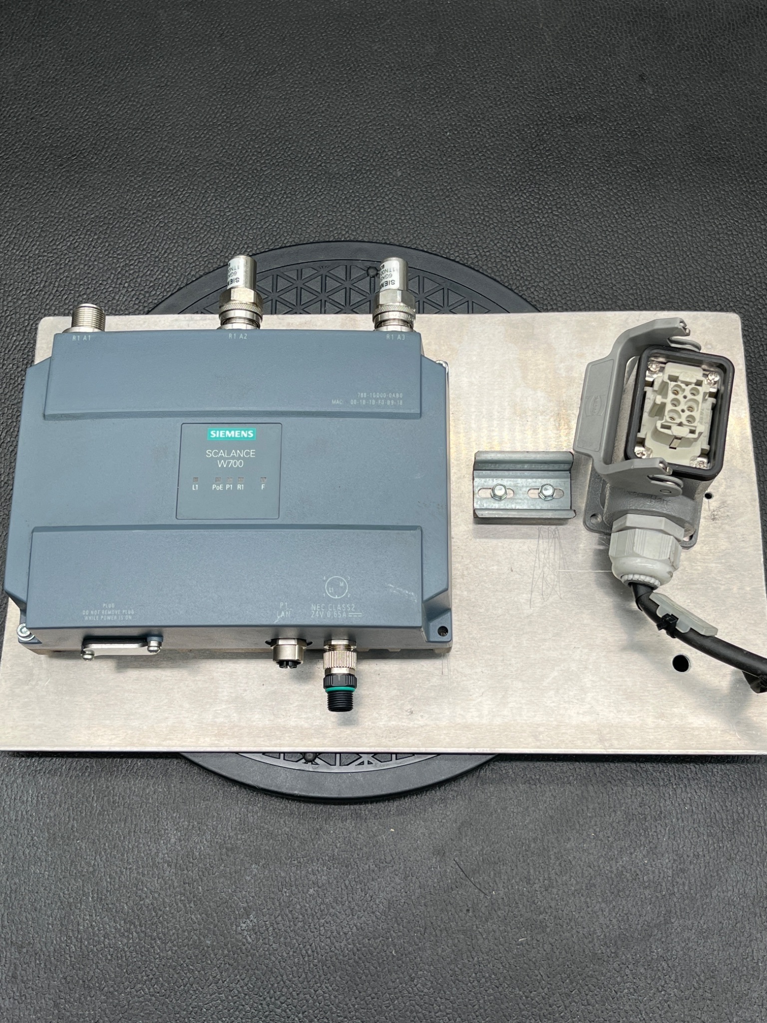 SIEMENS 6GK5788‑1GD00‑0AB0 SCALANCE W788‑1 IWLAN Access Point USED 0