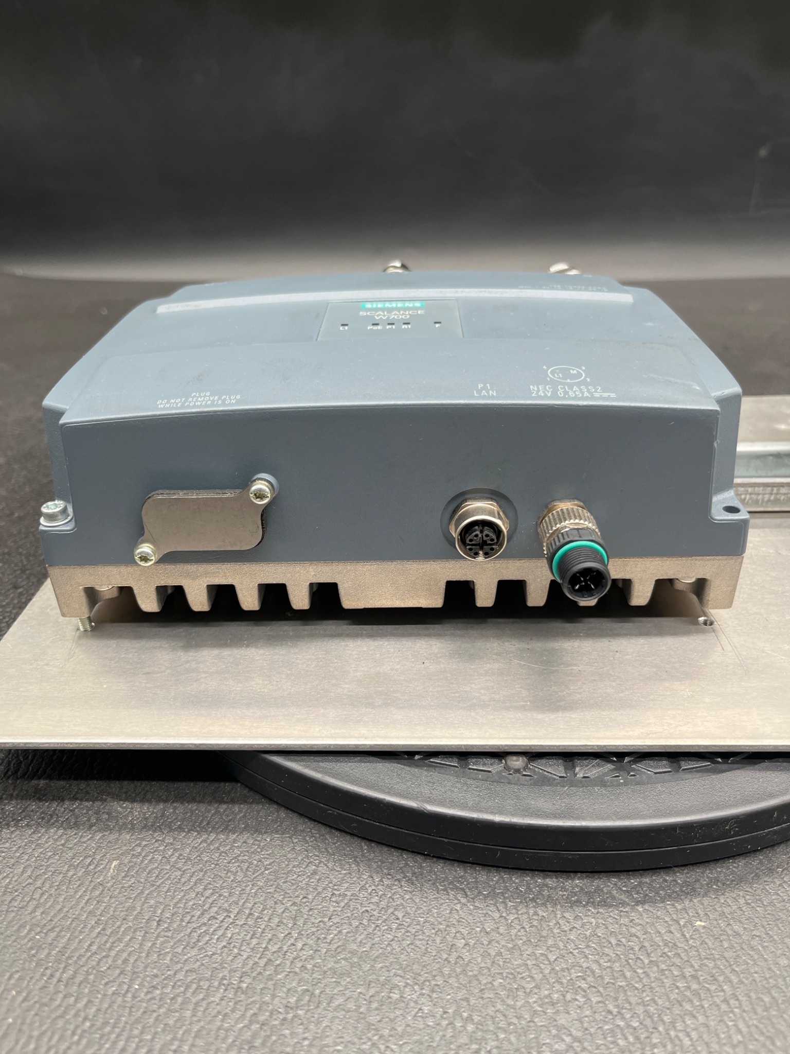 SIEMENS 6GK5788‑1GD00‑0AB0 SCALANCE W788‑1 IWLAN Access Point USED 1