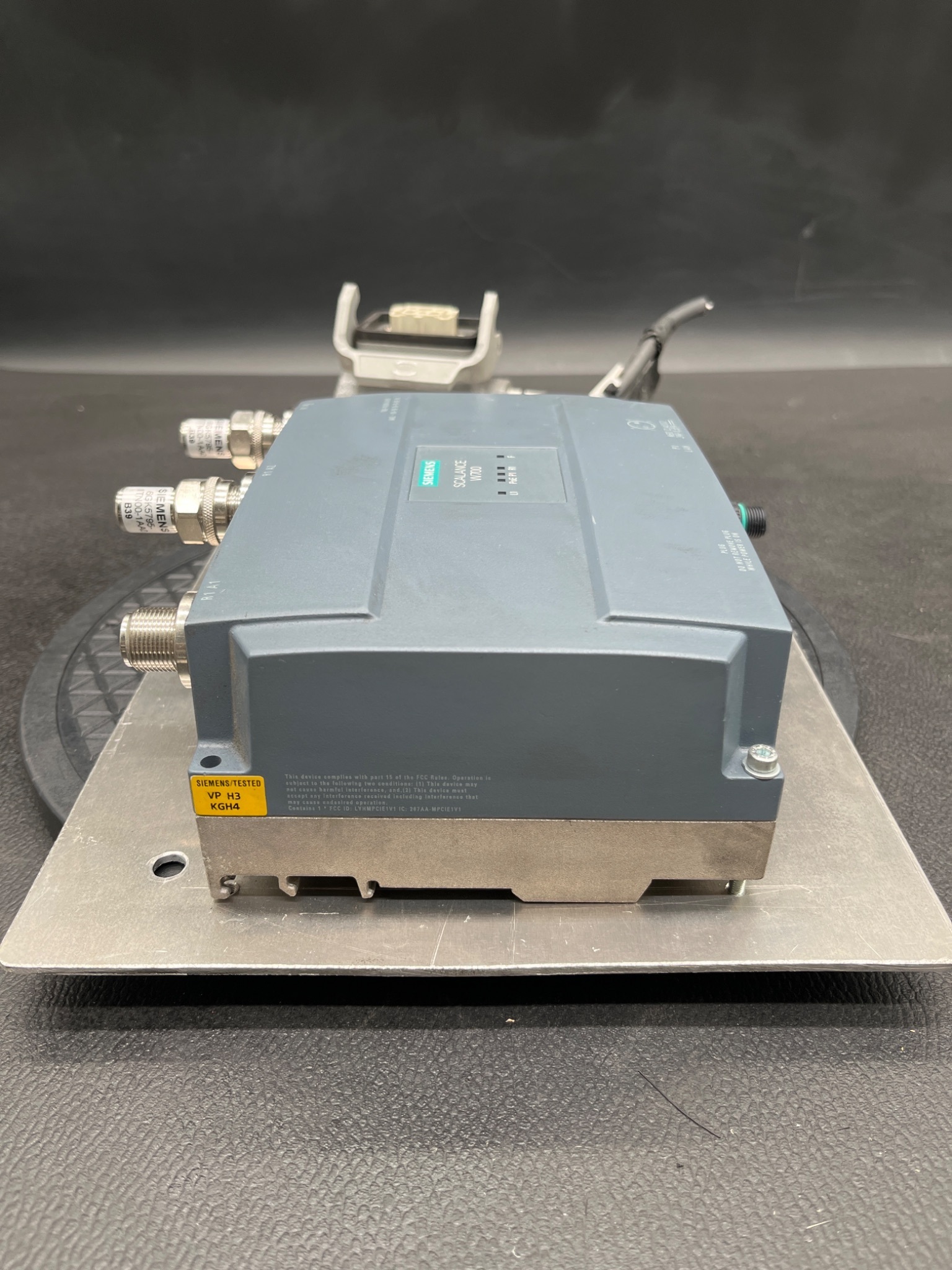 SIEMENS 6GK5788‑1GD00‑0AB0 SCALANCE W788‑1 IWLAN Access Point USED 3