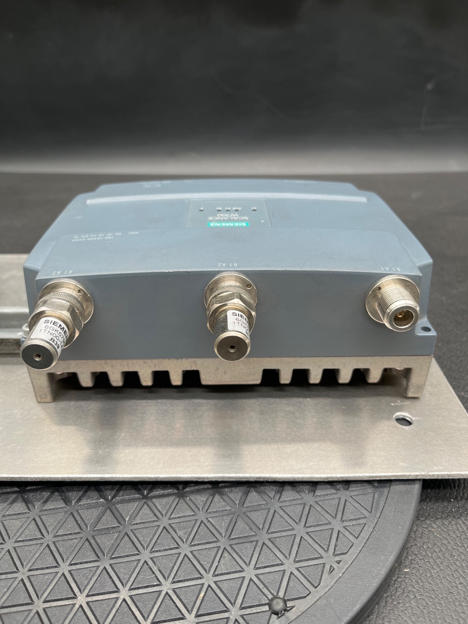 SIEMENS 6GK5788‑1GD00‑0AB0 SCALANCE W788‑1 IWLAN Access Point USED 4