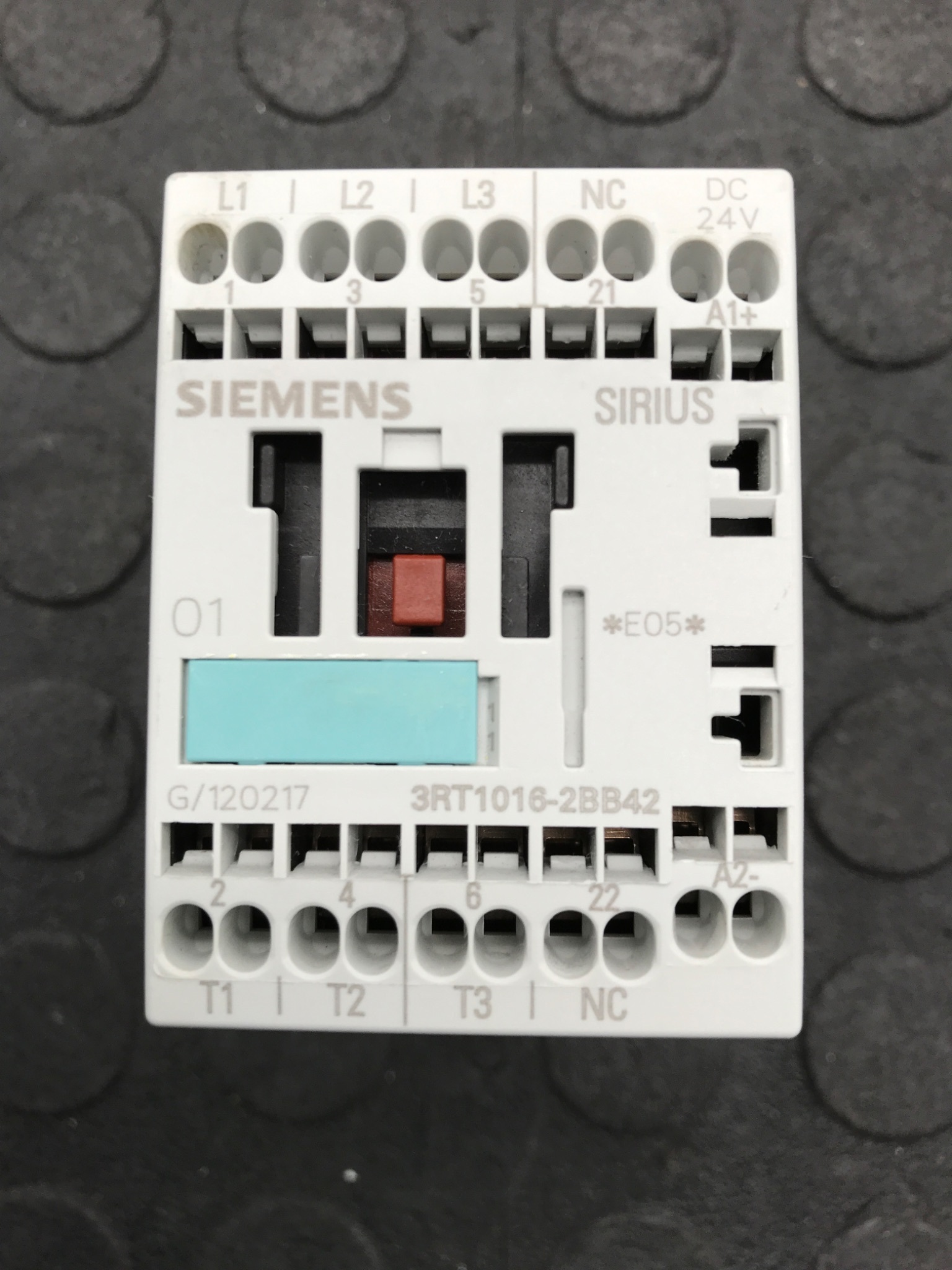 SIEMENS 3RT1016‑2BB42 SIRIUS Contactor 24VDC USED 0
