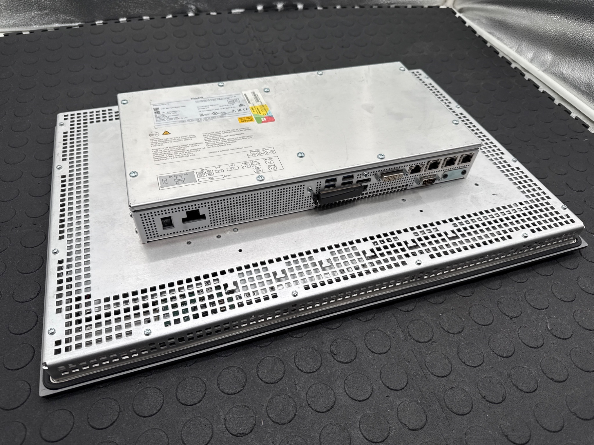 SIEMENS 6AV7240‑8EM07‑0HA0 SIMATIC IPC477D Touch Panel PC USED 2
