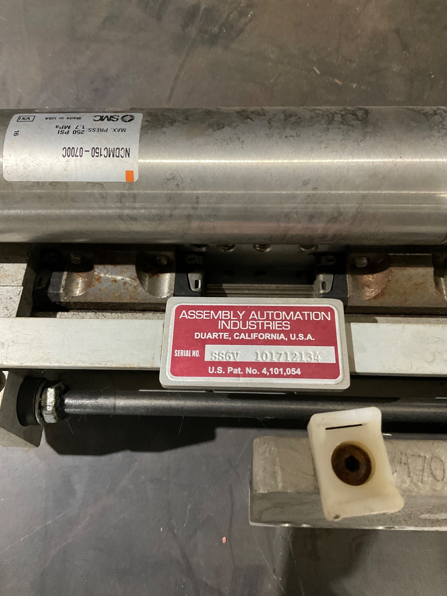 ASSEMBLY AUTOMATION INDUSTRIES Linear Actuator Assembly with SMC Cylinders USED 0