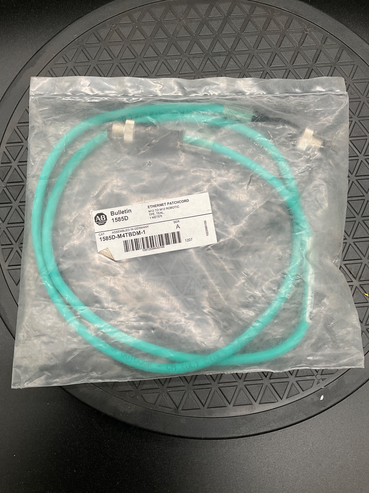 ALLEN‑BRADLEY 1585D‑M4TBDM‑1 Ethernet Patch Cord M12 to M12 1m NEW 0