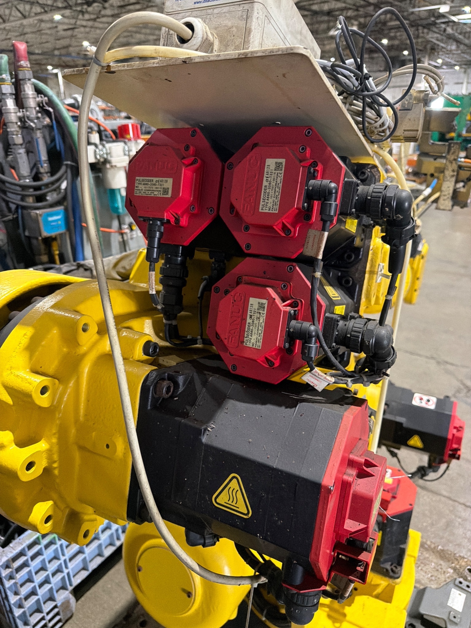 FANUC R‑2000iC/165F Complete with R‑30iB and WTC Weld Control USED 6