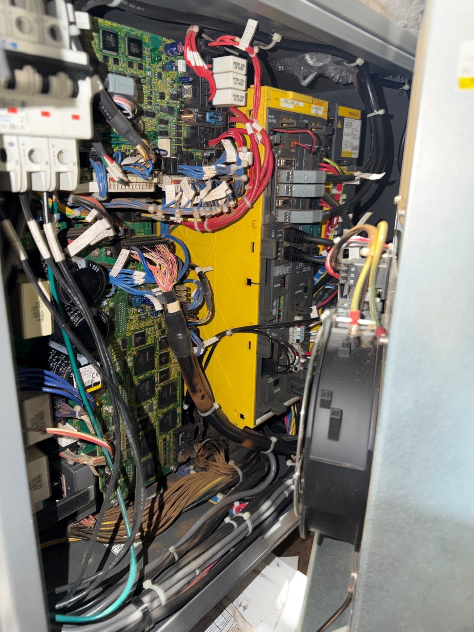FANUC R‑2000iC/165F Complete with R‑30iB and WTC Weld Control USED 13