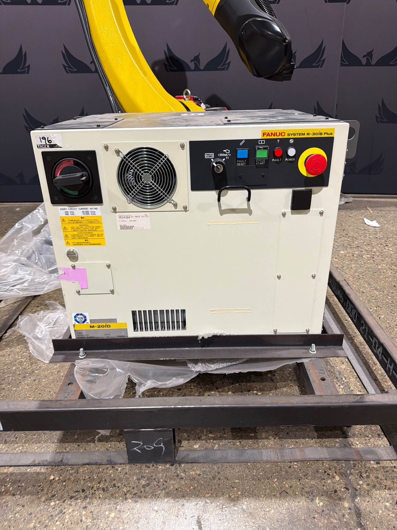 FANUC M-20iD/25 w/ R-30iB Plus Controls NEW Missing Teach Pendant 1