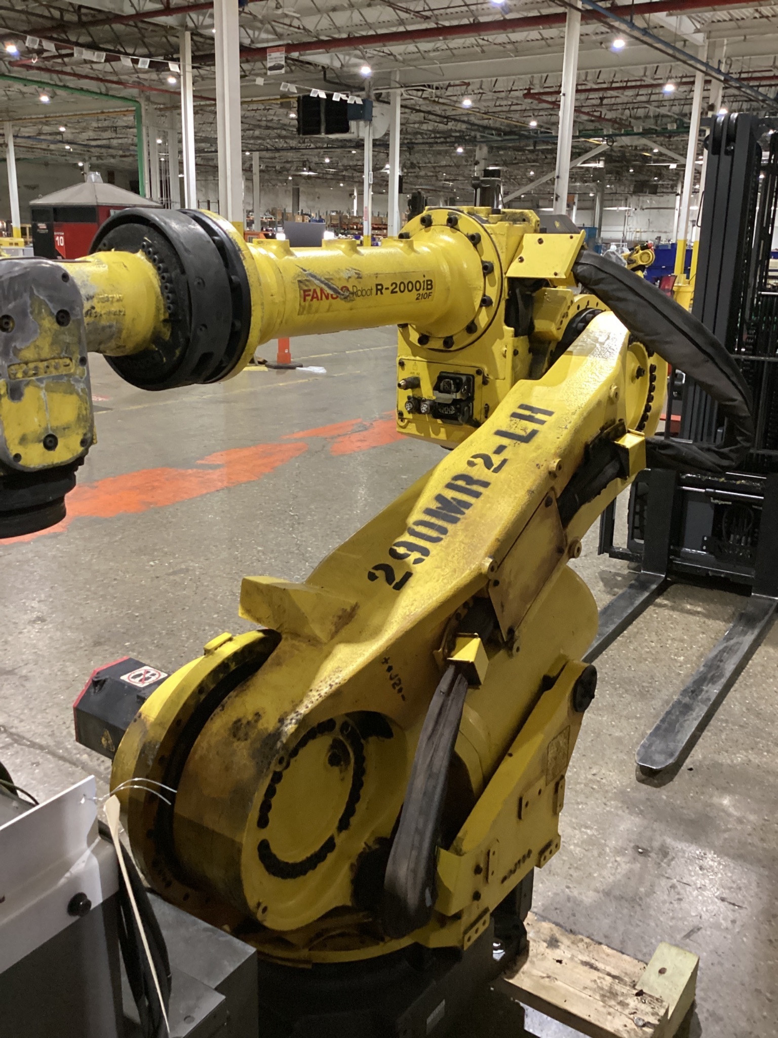 FANUC R-2000iB/210F w/ R-30iB Controls USED - Missing Teach Pendant 7