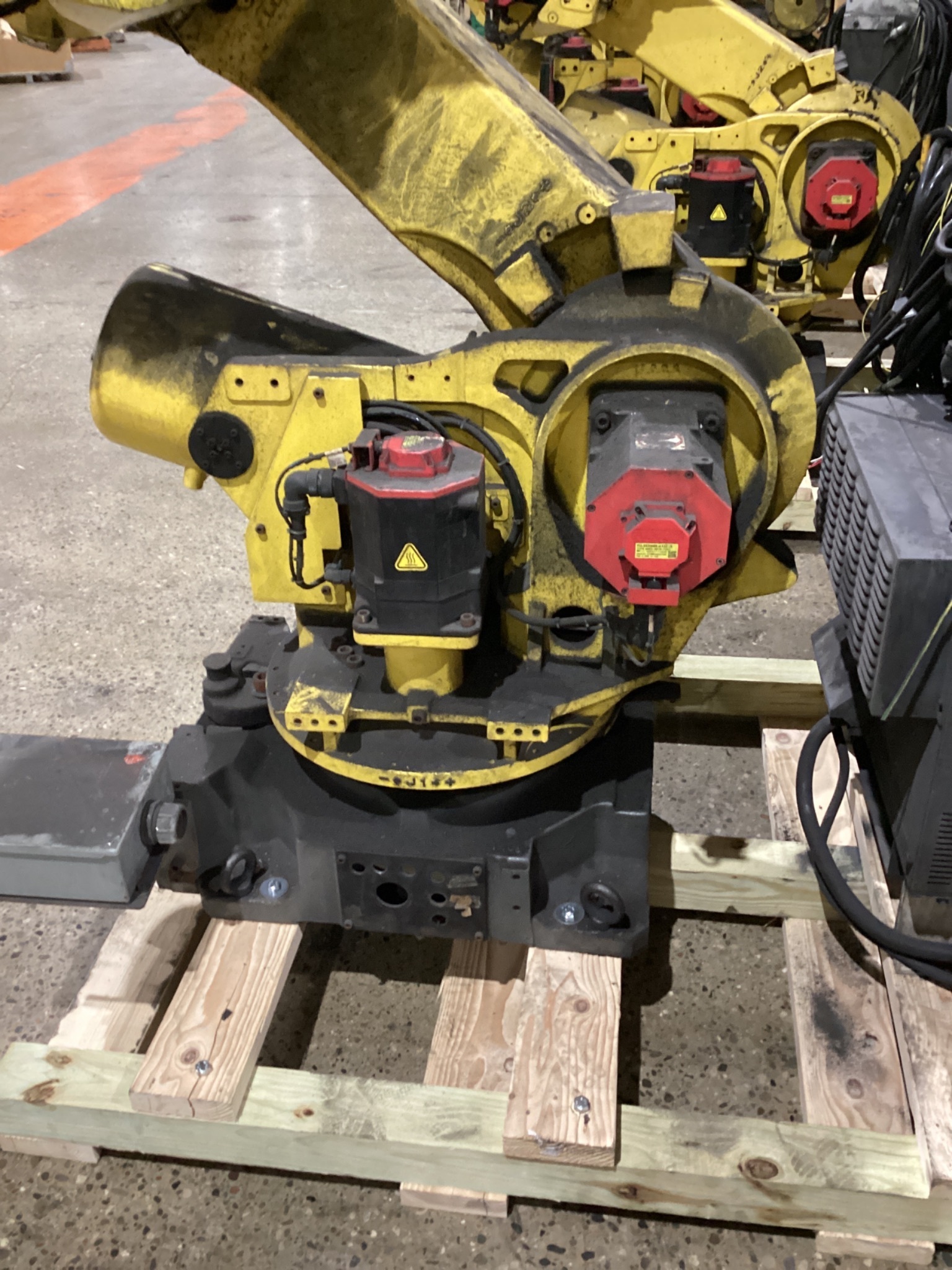 FANUC R-2000iB/210F + R-30iB Controls USED - Missing Teach Pendant 4