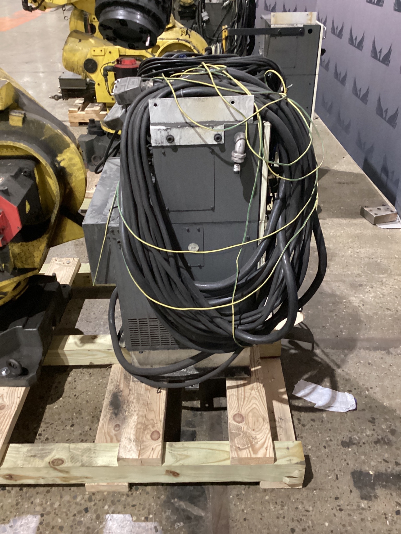 FANUC R-2000iB/210F + R-30iB Controls USED - Missing Teach Pendant 5