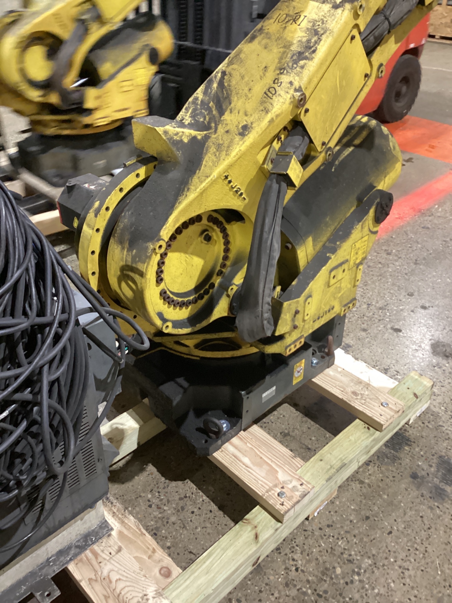 FANUC R-2000iB/210F + R-30iB Controls USED - Missing Teach Pendant 8