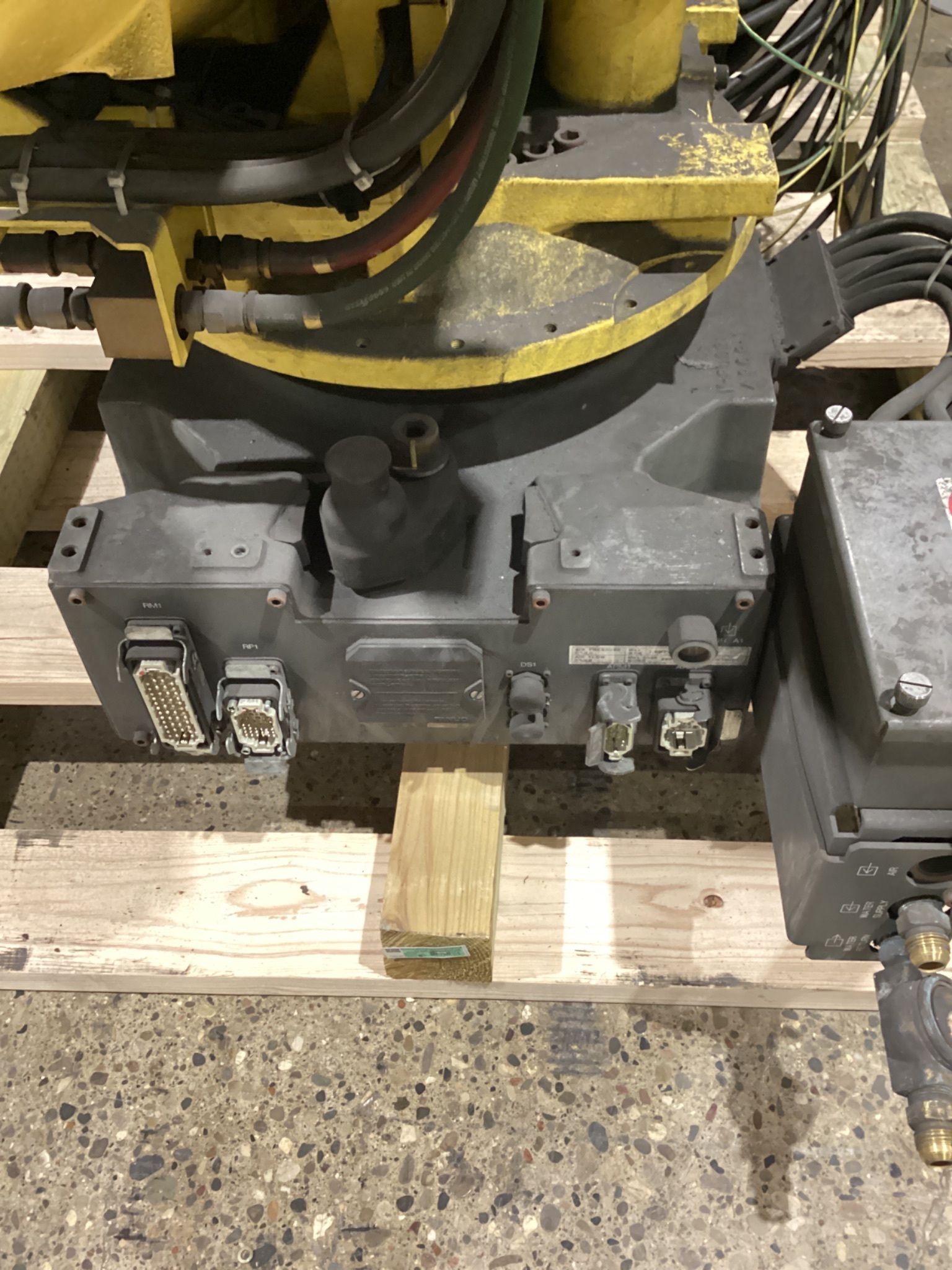 FANUC R-2000iB/210F w/ R-30iB Controls USED - Missing Teach Pendant 2