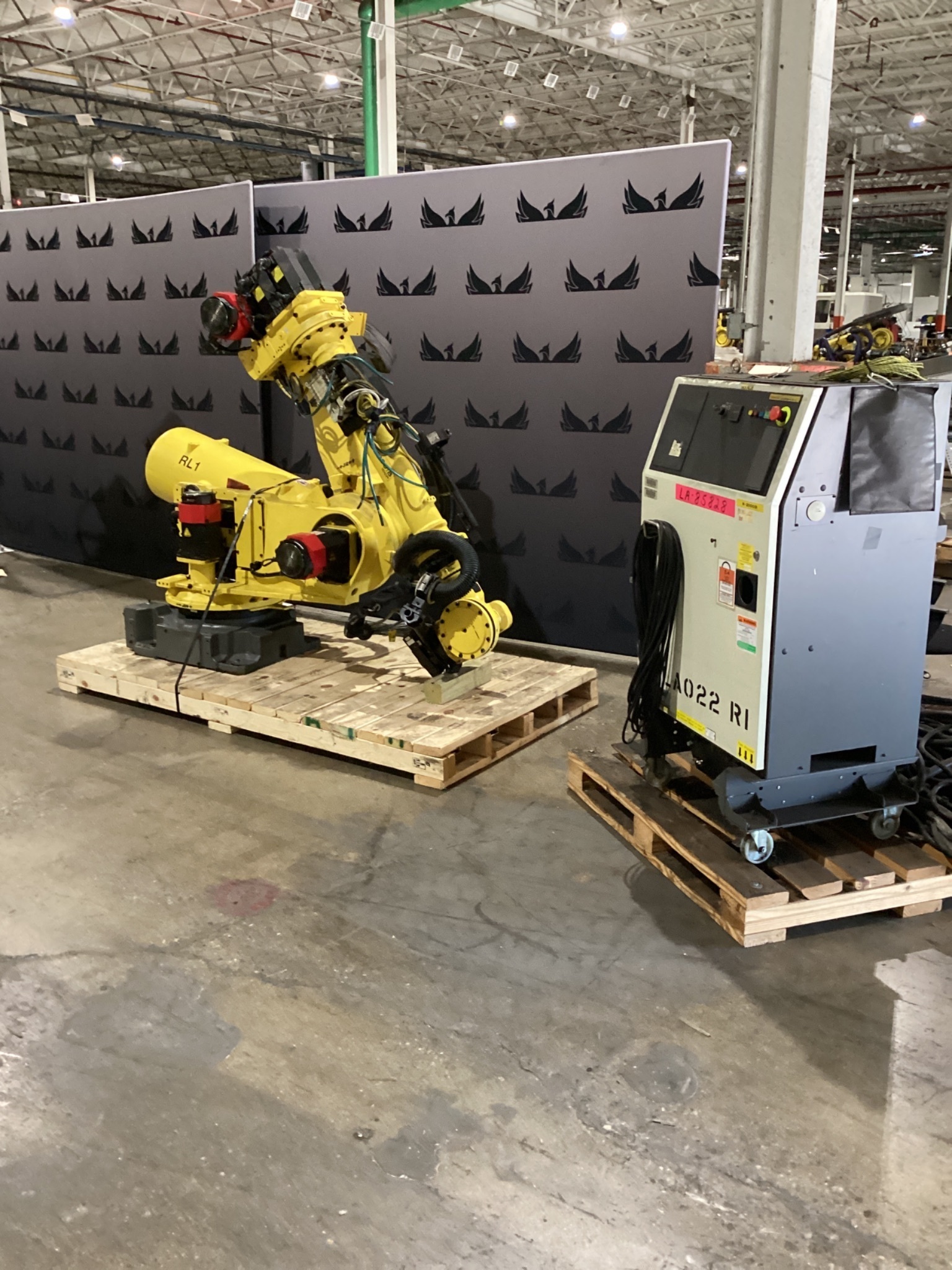 FANUC R-2000iB/100P w/ R-30iA Controls USED - No Pendant 0