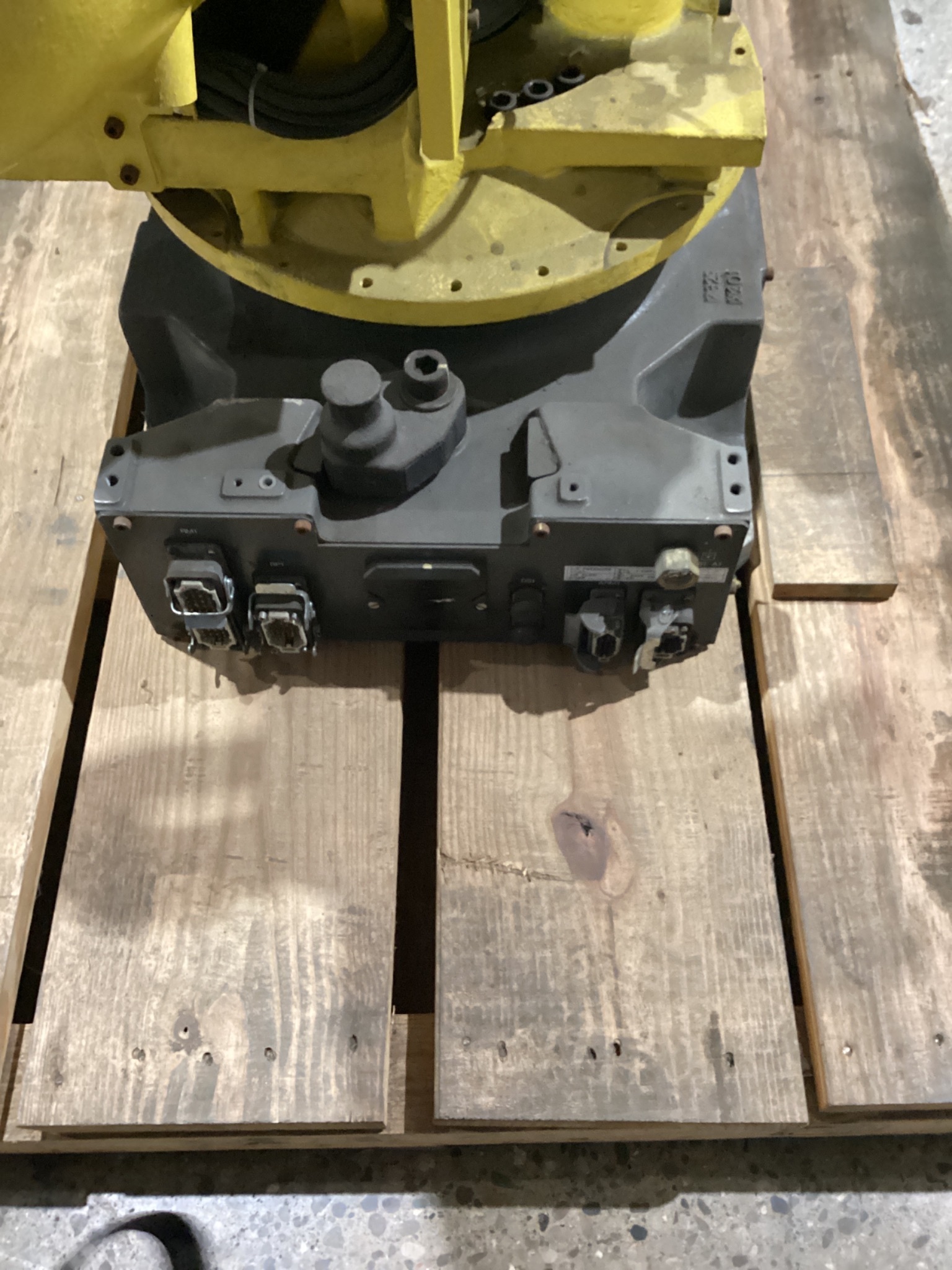 FANUC R-2000iB/210F w/ R-30iB Controls USED - Missing Teach Pendant 5