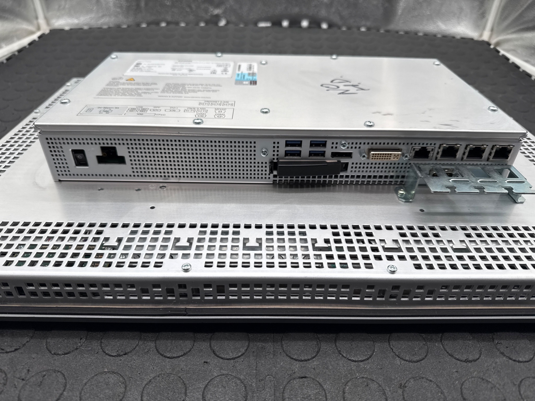 SIEMENS 6AV7240‑8EM07‑0PA0 SIMATIC IPC477D Panel PC USED 4