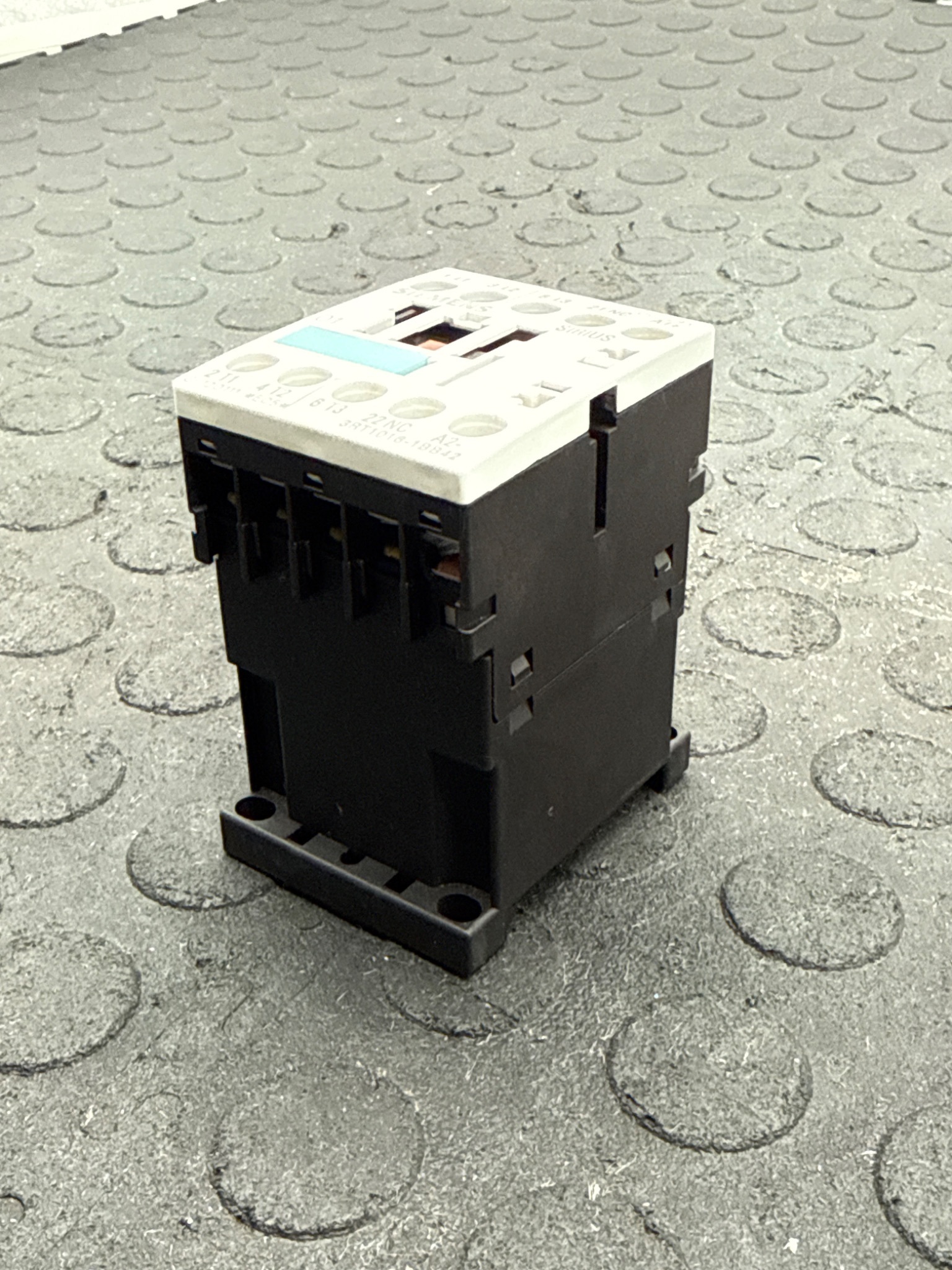 SIEMENS 3RT1016‑1BB42 SIRIUS Contactor 24VDC USED 2