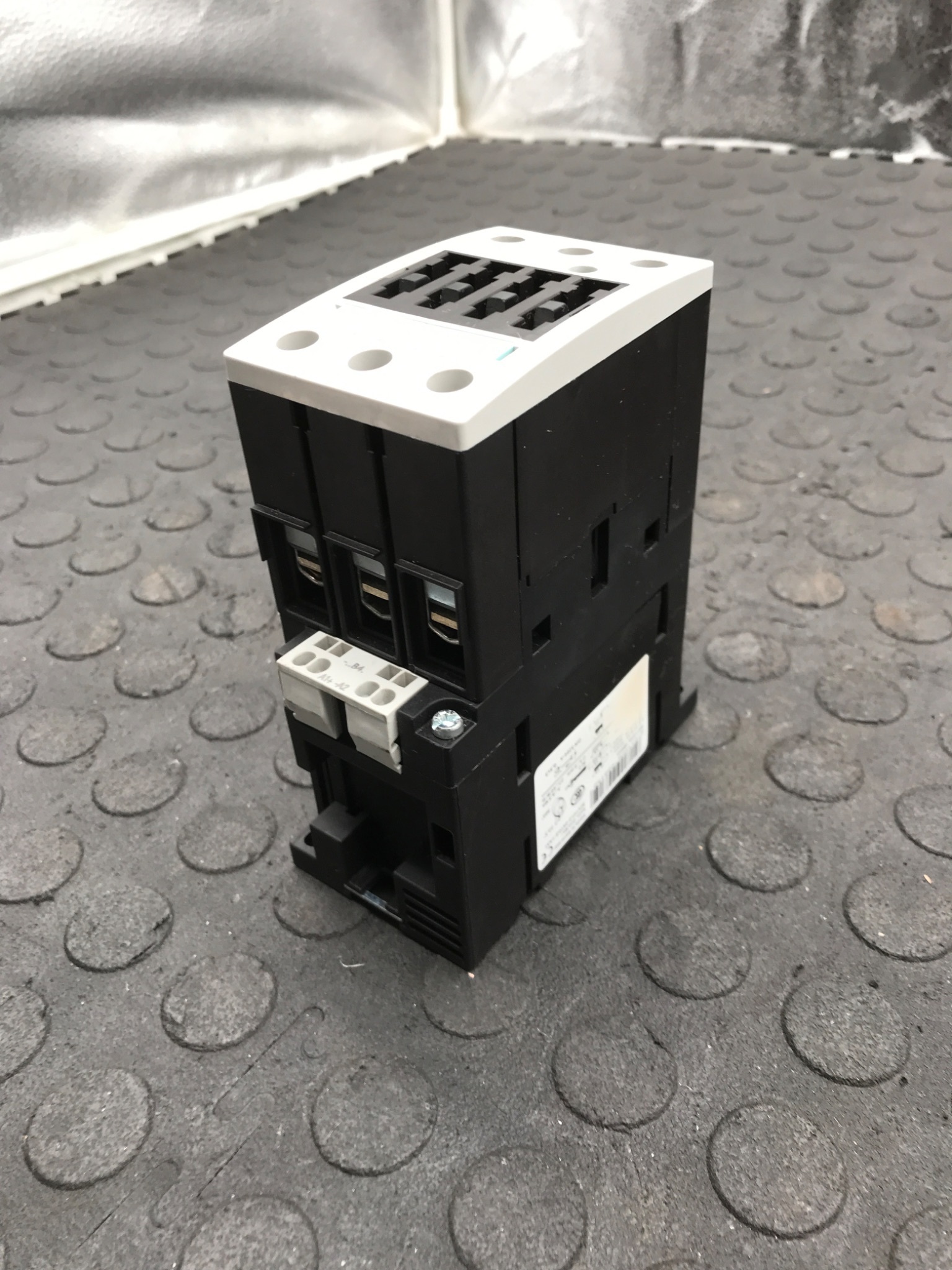 SIEMENS 3RT1034-3BB40 Motor Control Contactor USED 1