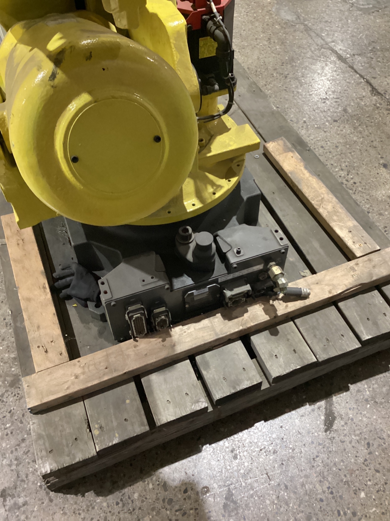 FANUC R-2000iB/210F Complete w/ R-30iA Controller USED 3