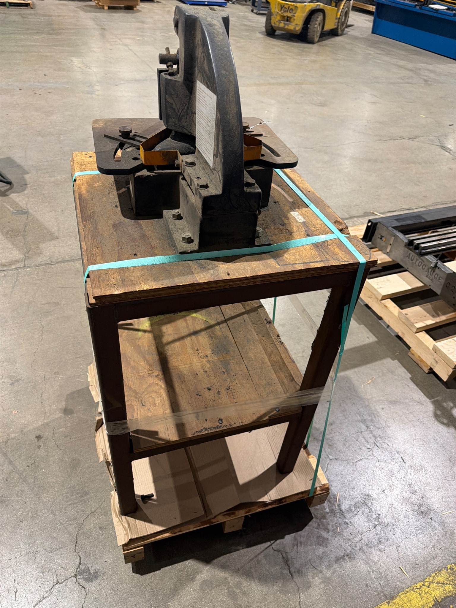 Dayton 2AC31A 4‑Ton Manual Notcher USED 3