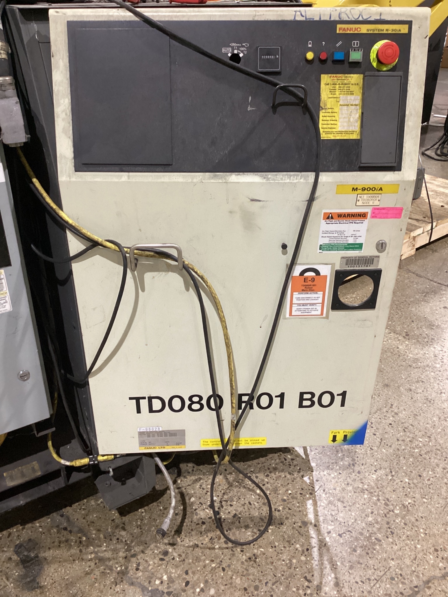 FANUC M-900iA/260L Complete w/ R-30iA Controller and WTC Weld Controls USED 3