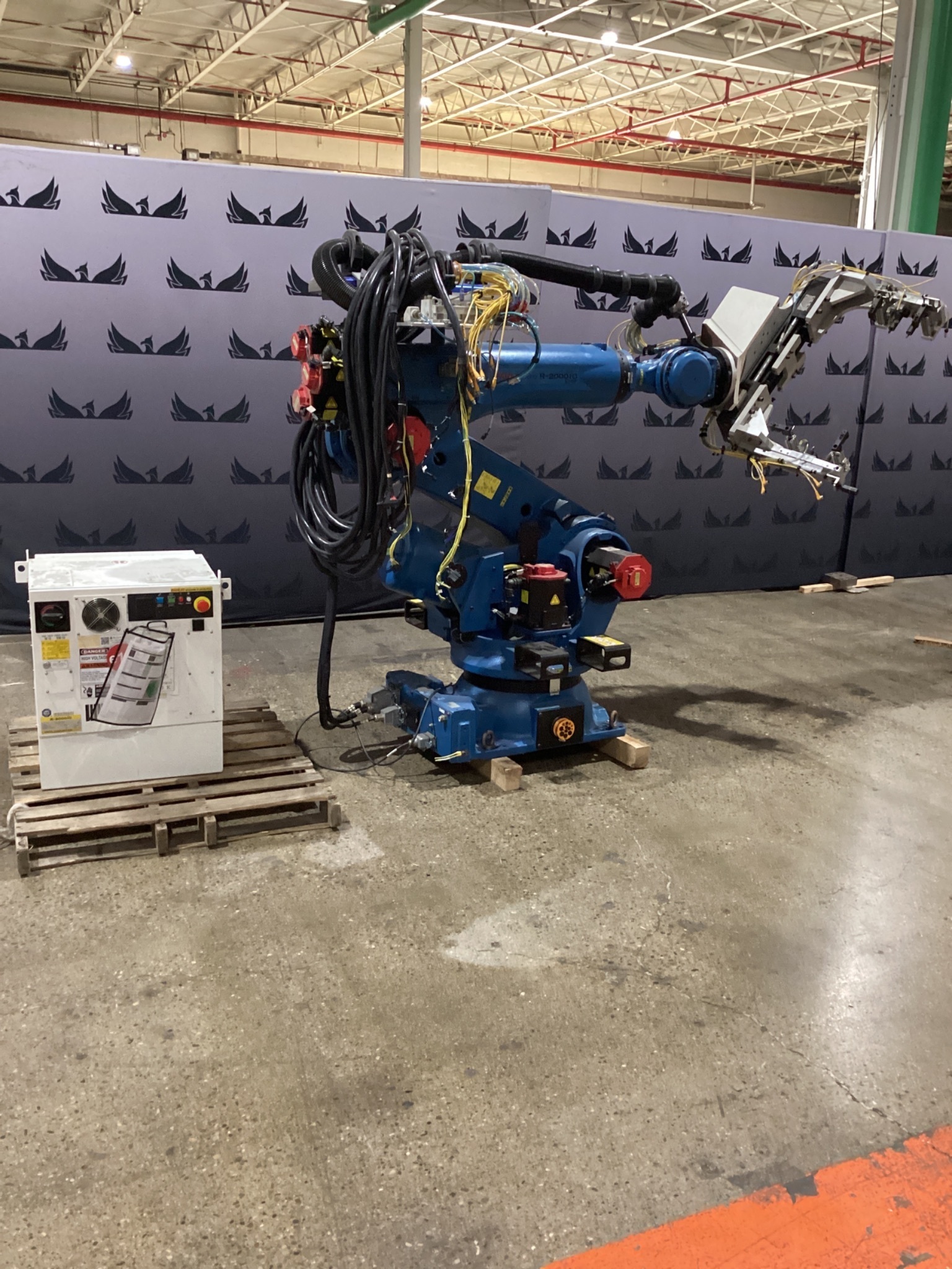FANUC R‑2000iC/270F Robot w/ R‑30iB PLUS Controls & Spot Welding EOAT USED 0