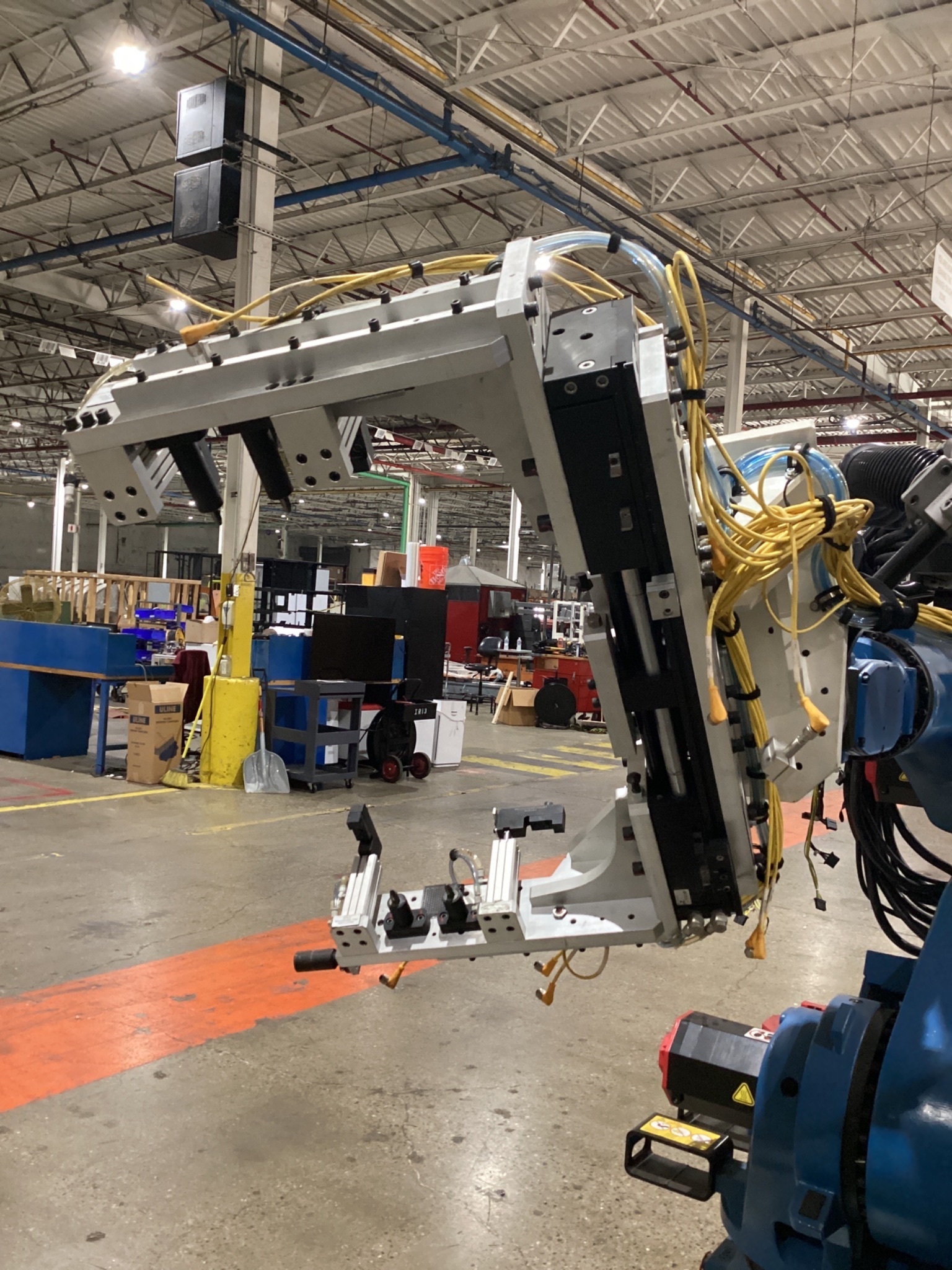 FANUC R‑2000iC/270F Robot w/ R‑30iB PLUS Controls & Spot Welding EOAT USED 3