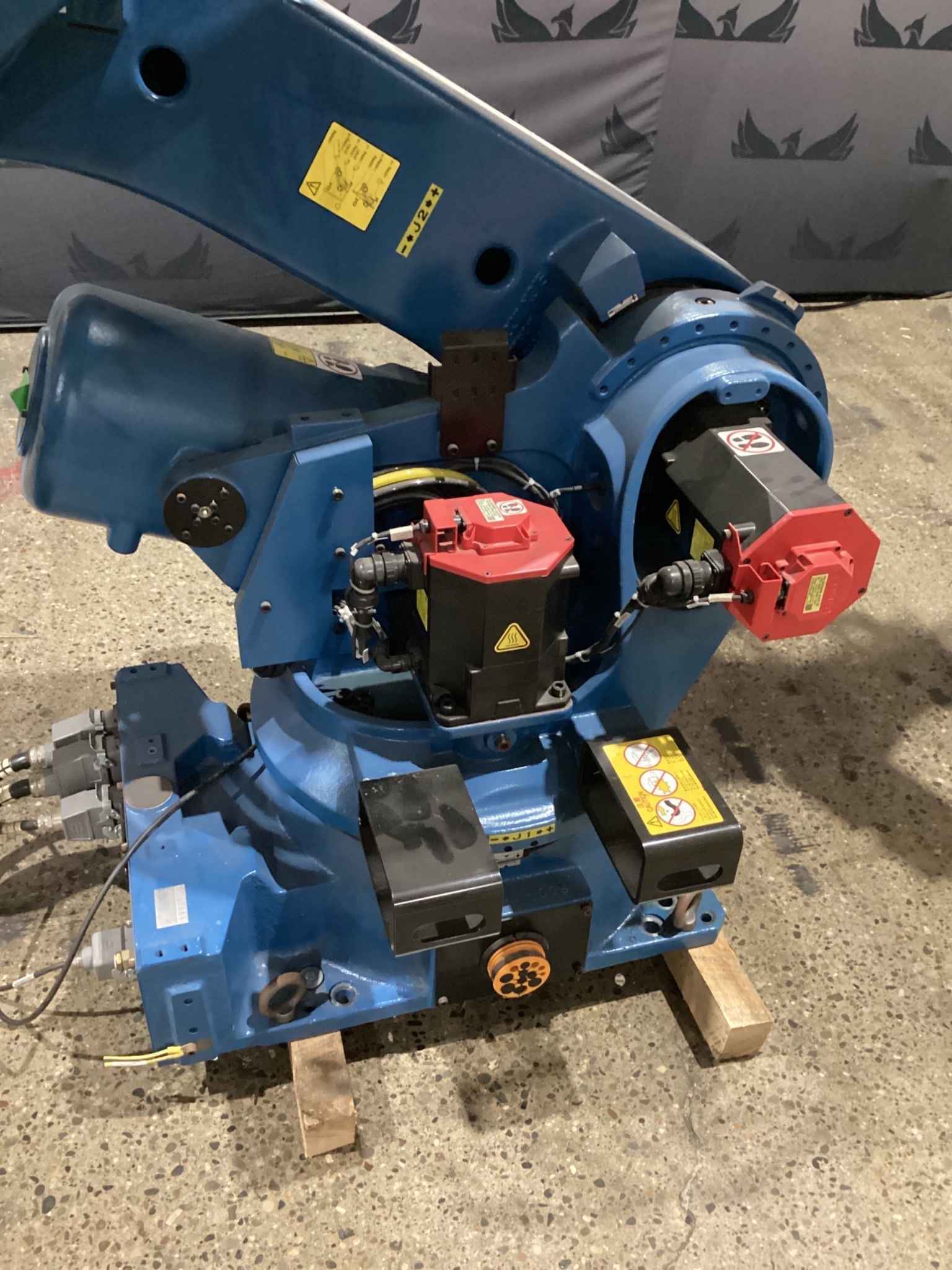 FANUC R‑2000iC/270F Robot w/ R‑30iB PLUS Controls & Spot Welding EOAT USED 4
