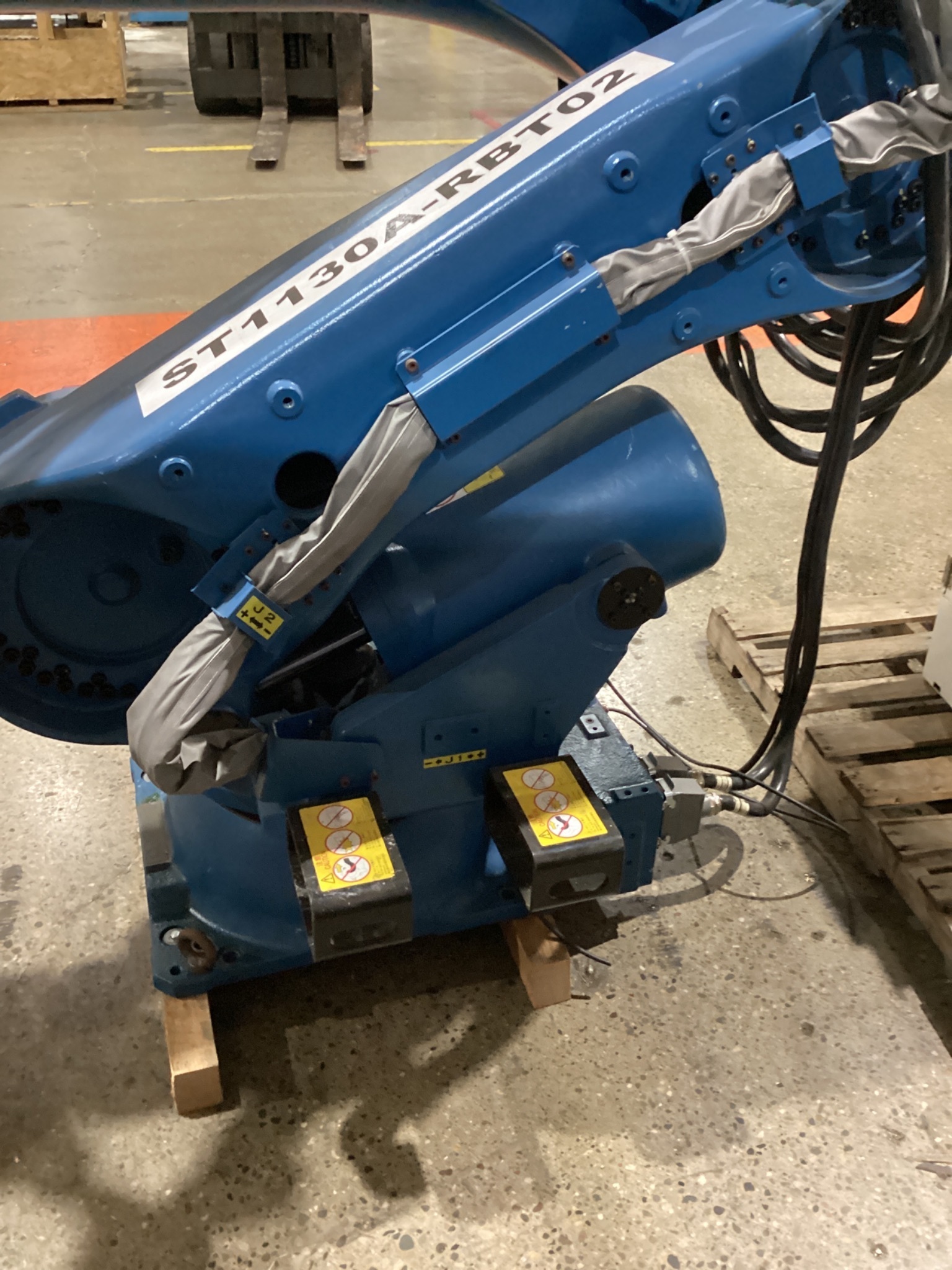 FANUC R‑2000iC/270F Robot w/ R‑30iB PLUS Controls & Spot Welding EOAT USED 7