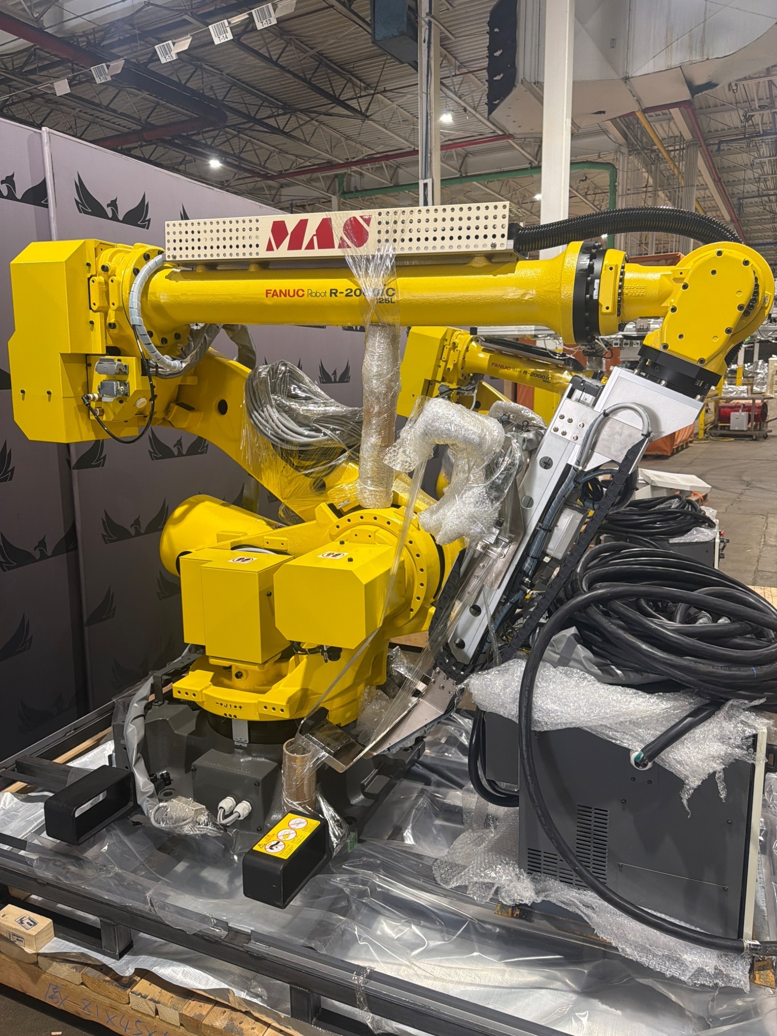 FANUC R‑2000iC/125L Robot Complete with R‑30iB Plus Controller USED 5