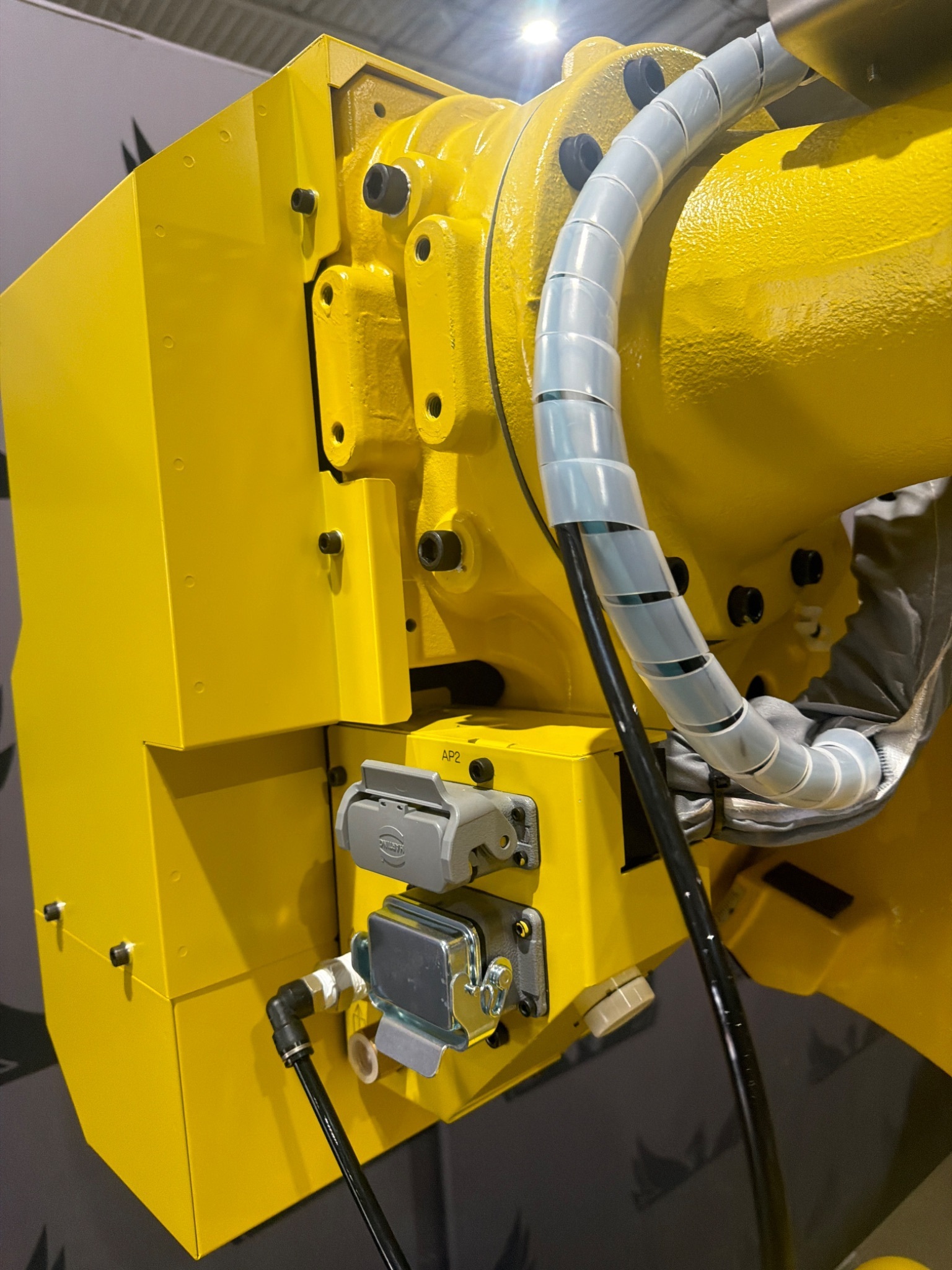 FANUC R‑2000iC/125L Robot Complete with R‑30iB Plus Controller USED 7