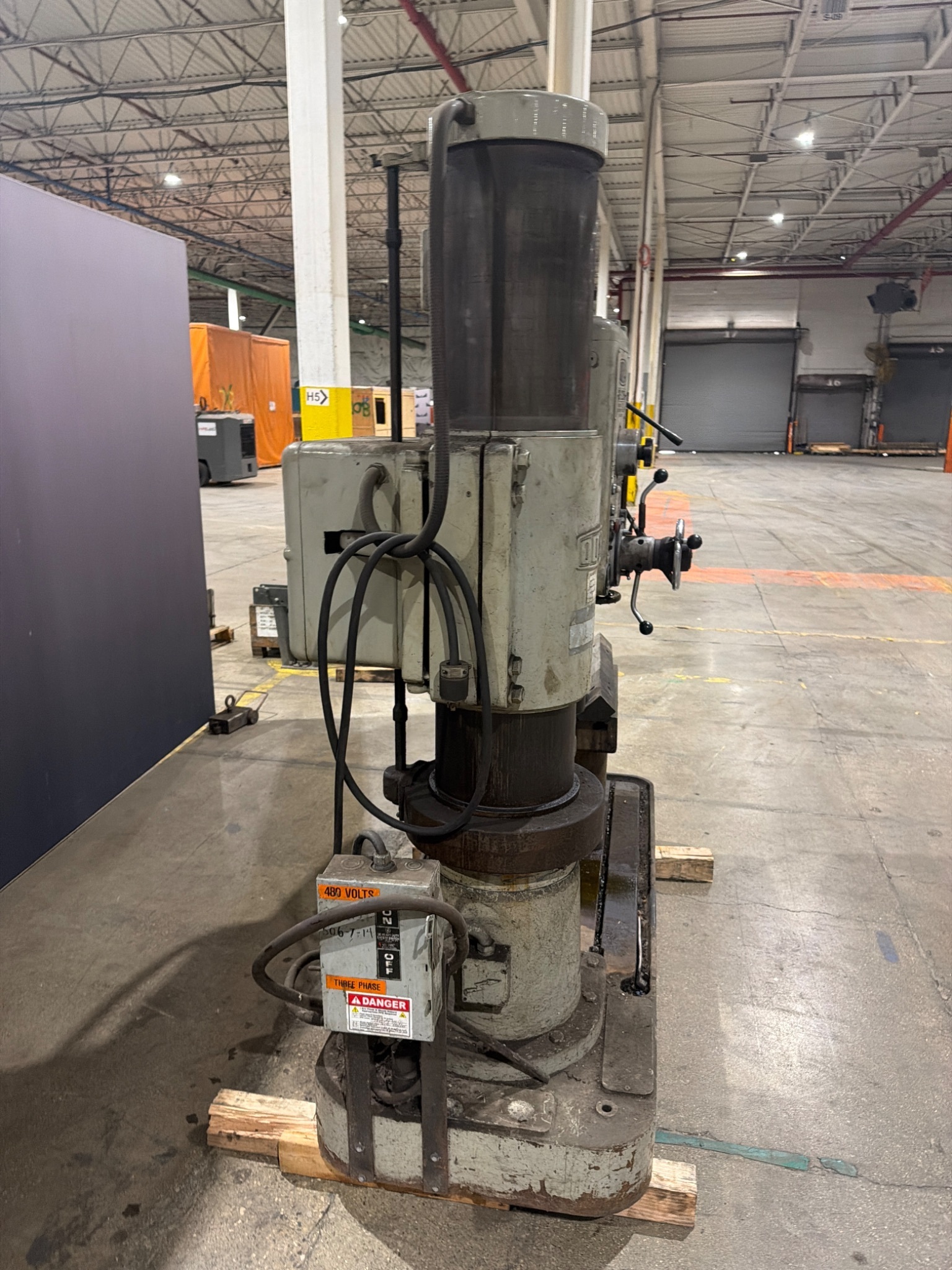 4′ × 13″ OOYA RE‑1225H Radial Arm Drill with Box Table USED 3