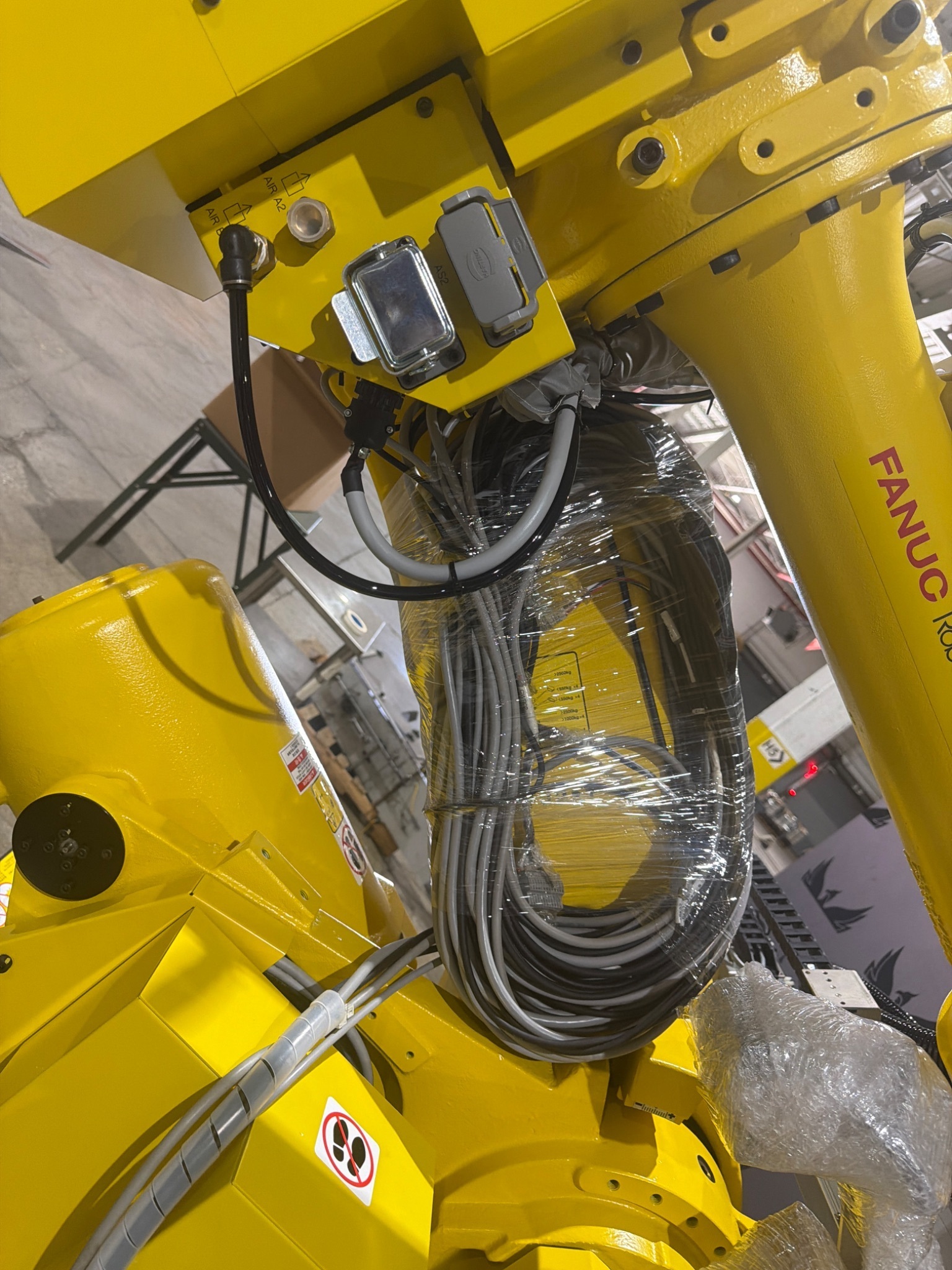 FANUC R‑2000iC/165F Robot Complete with R‑30iB Plus Controller USED 4