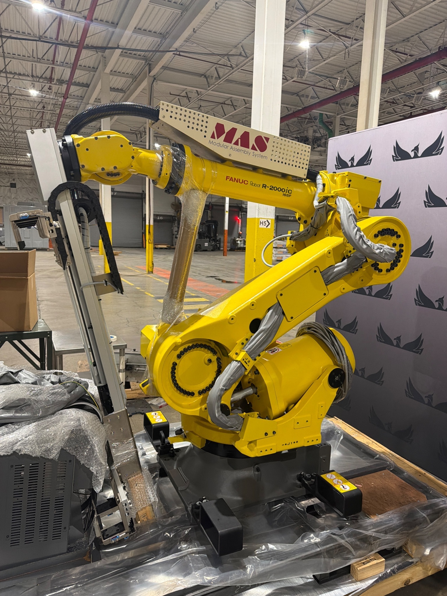 FANUC R‑2000iC/165F Complete with R‑30iB Plus Controller USED 4