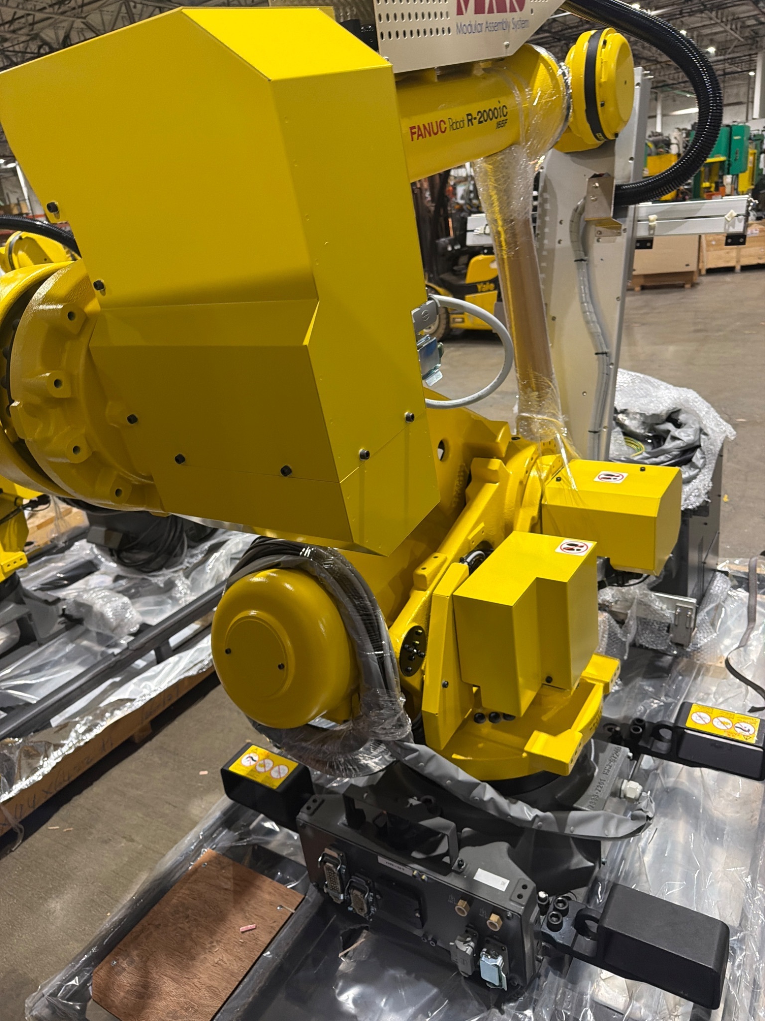 FANUC R‑2000iC/165F Complete with R‑30iB Plus Controller USED 6