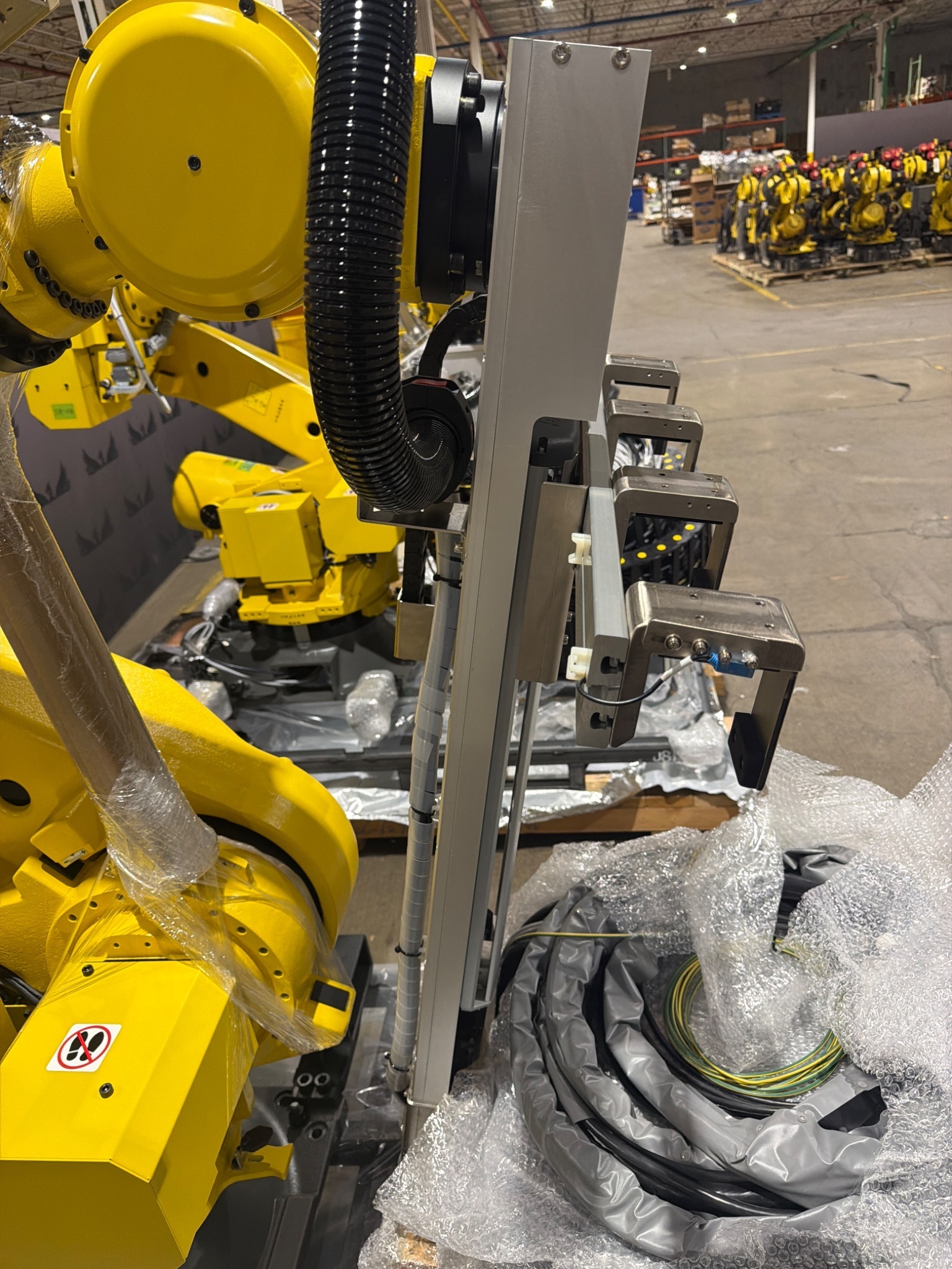 FANUC R‑2000iC/165F Complete with R‑30iB Plus Controller USED 8